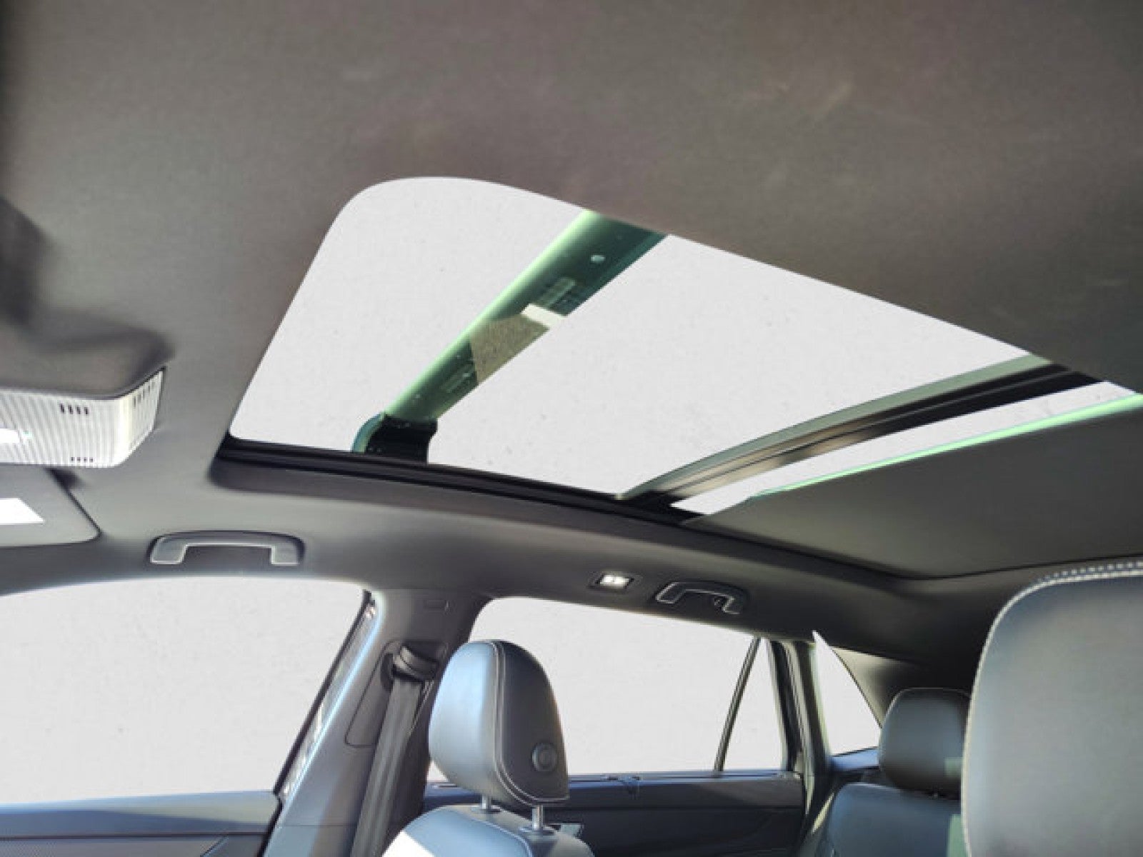 2024 Volkswagen Atlas Cross Sport 2.0T SEL R-Line 4Motion