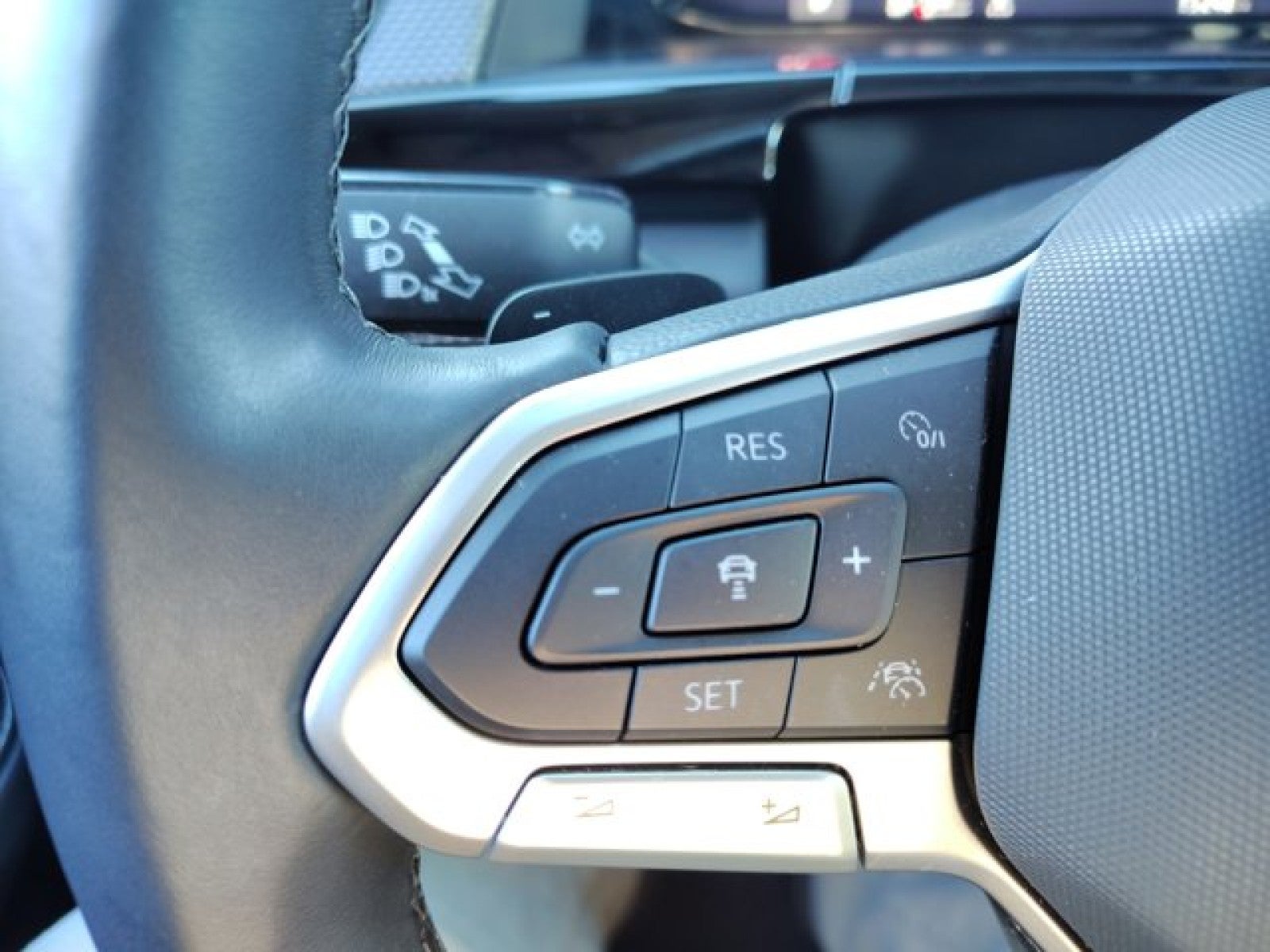 2024 Volkswagen Atlas Cross Sport 2.0T SEL R-Line 4Motion