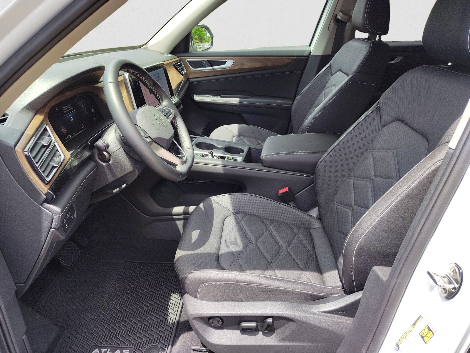 2025 Volkswagen Atlas 2.0T SE