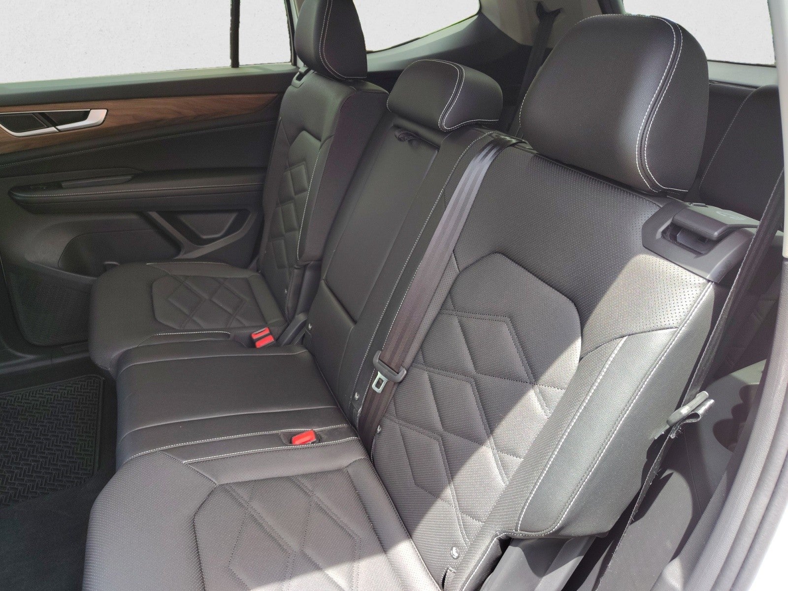2025 Volkswagen Atlas 2.0T SE