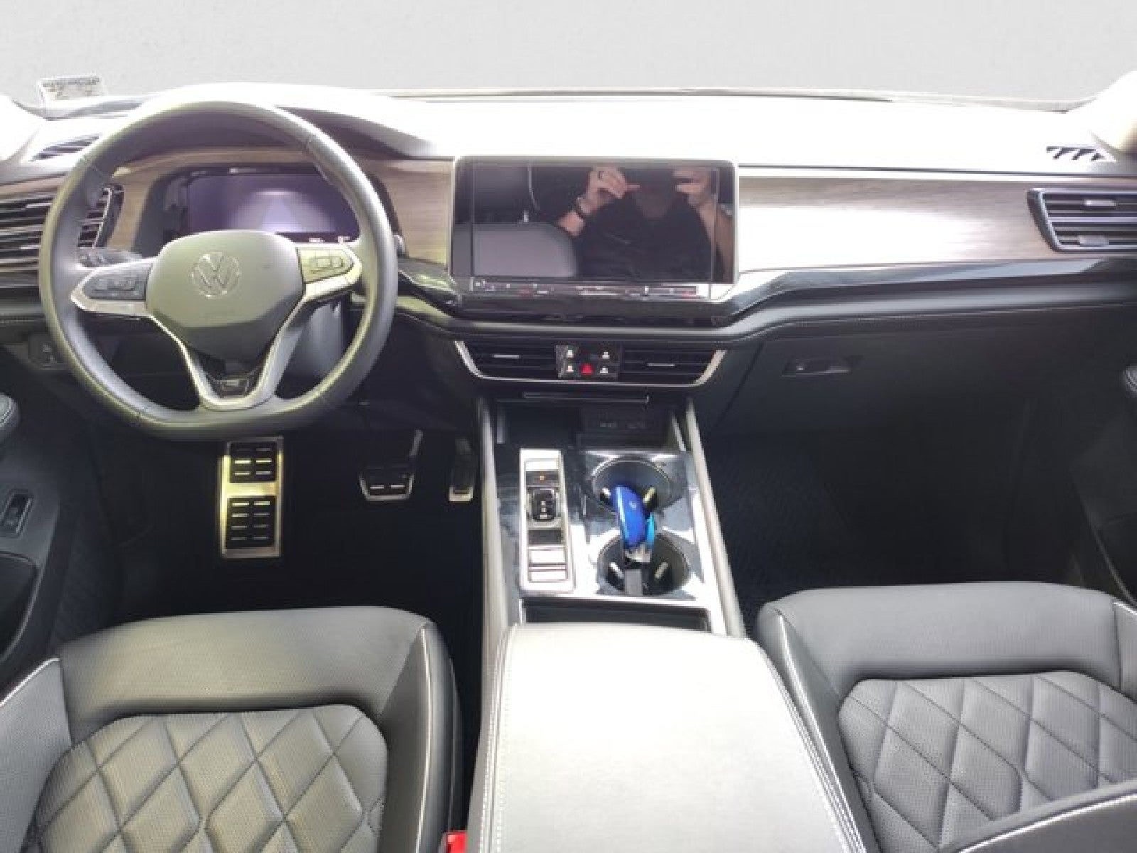 2024 Volkswagen Atlas 2.0T SEL Premium R-Line