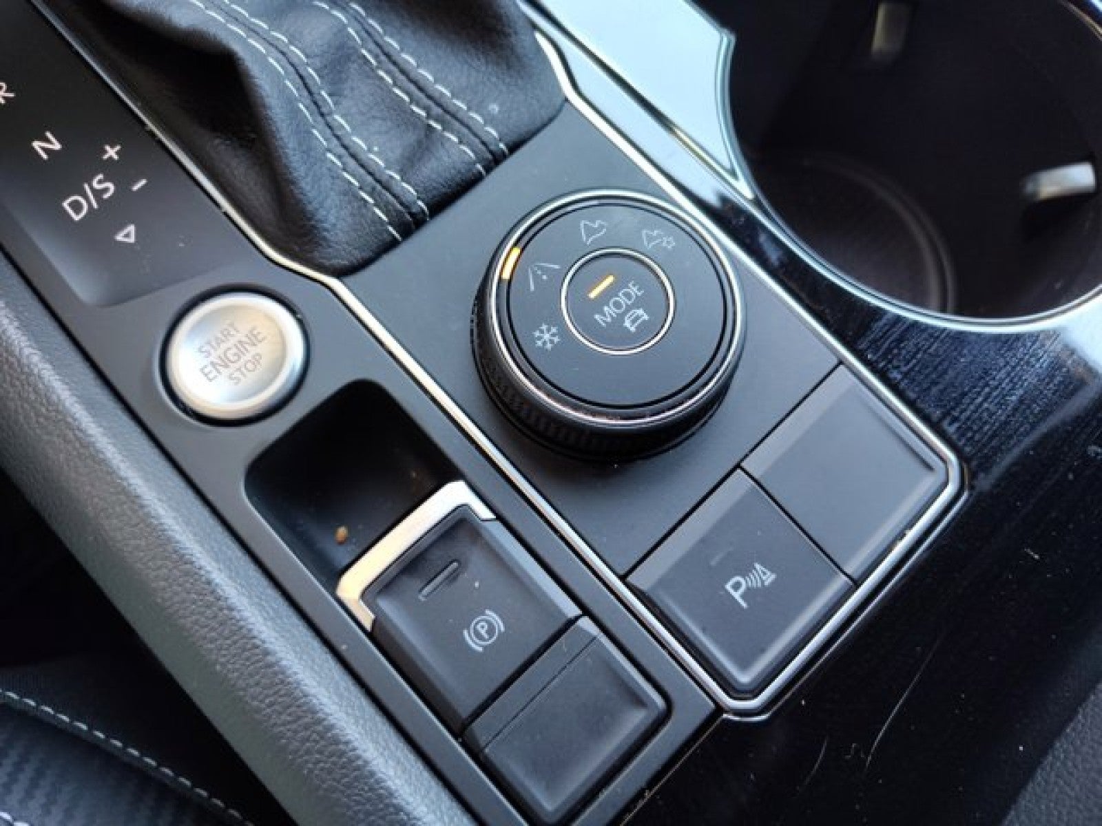 2023 Volkswagen Atlas Cross Sport 3.6L V6 SE w/Technology 4Motion