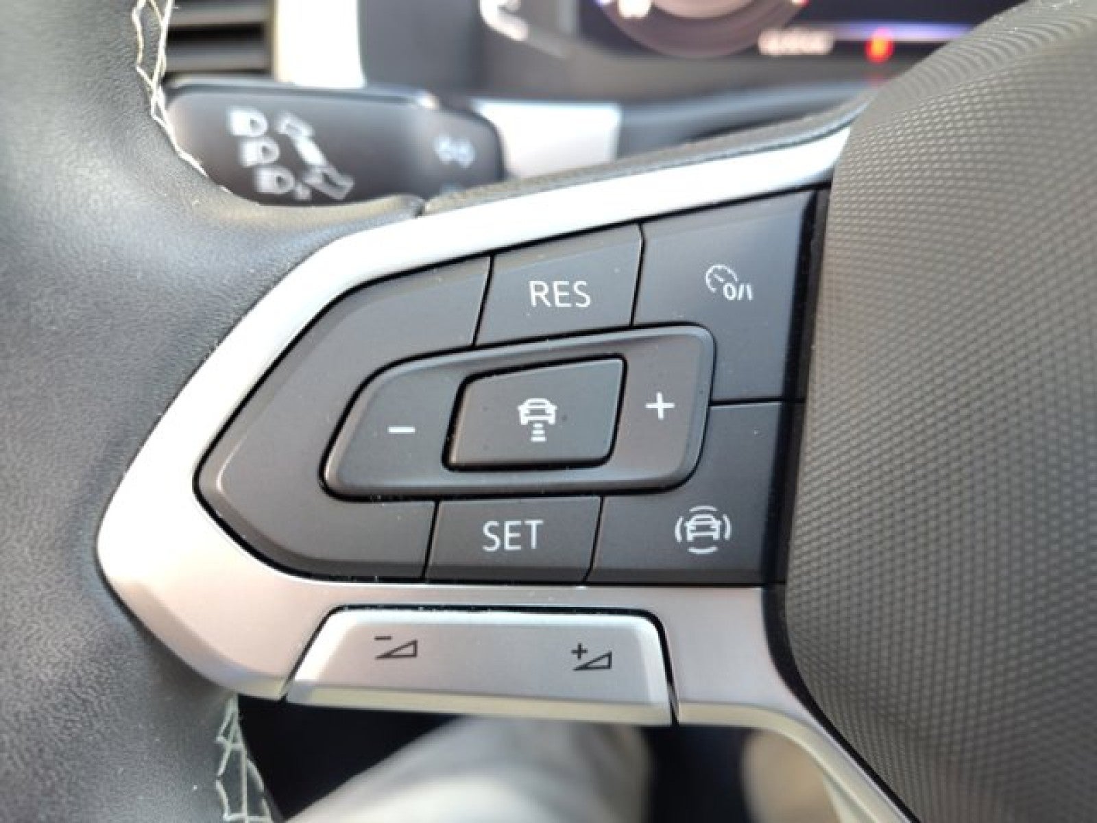 2023 Volkswagen Atlas Cross Sport 3.6L V6 SE w/Technology 4Motion