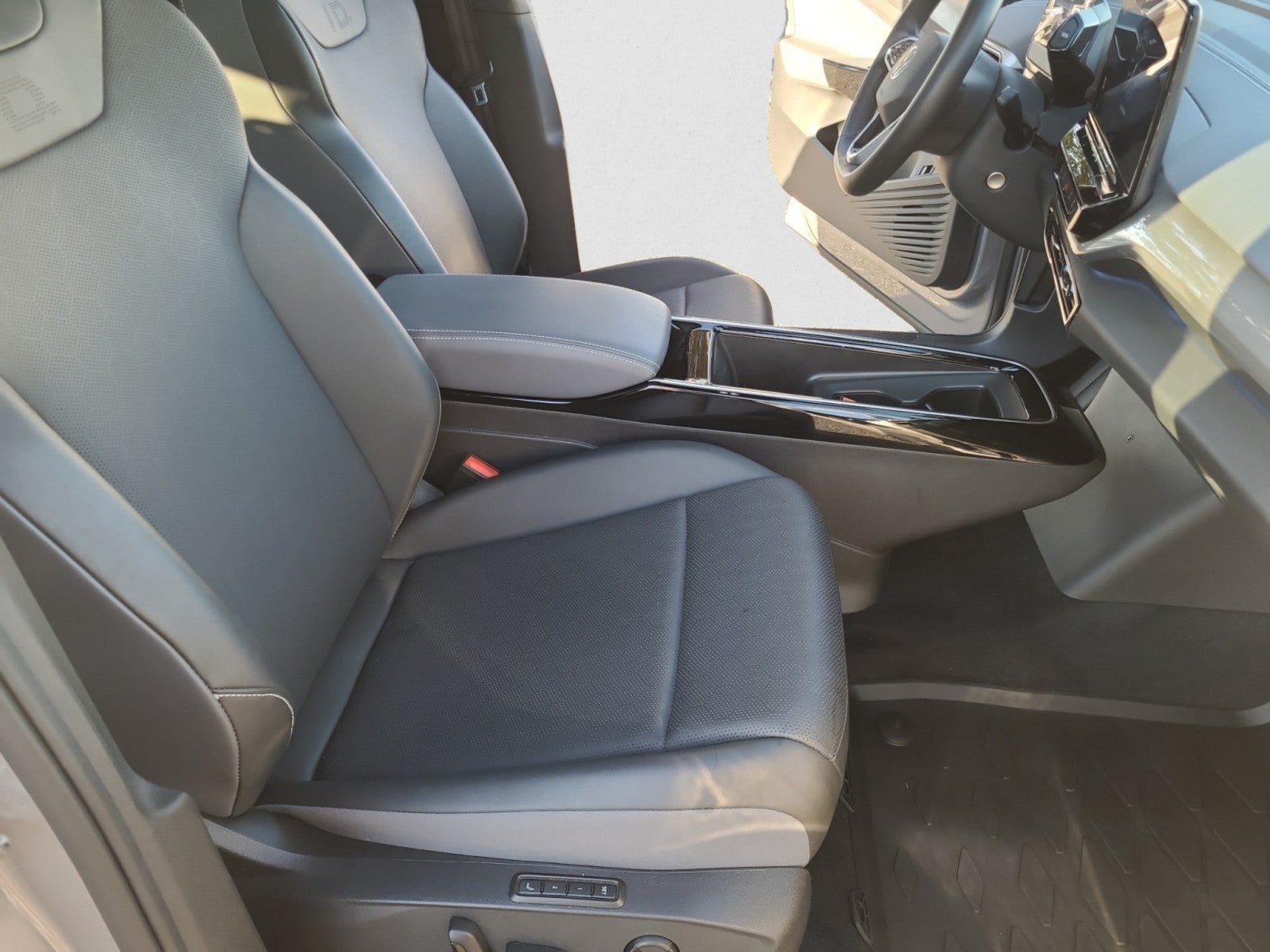 2023 Volkswagen ID.4 Pro S | $51k msrp