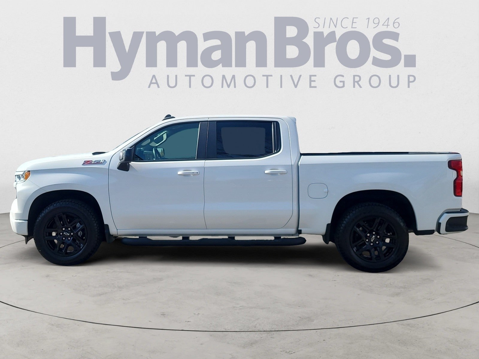 2022 Chevrolet Silverado 1500 4WD Crew Cab RST | Z71, 20 Black Wheels