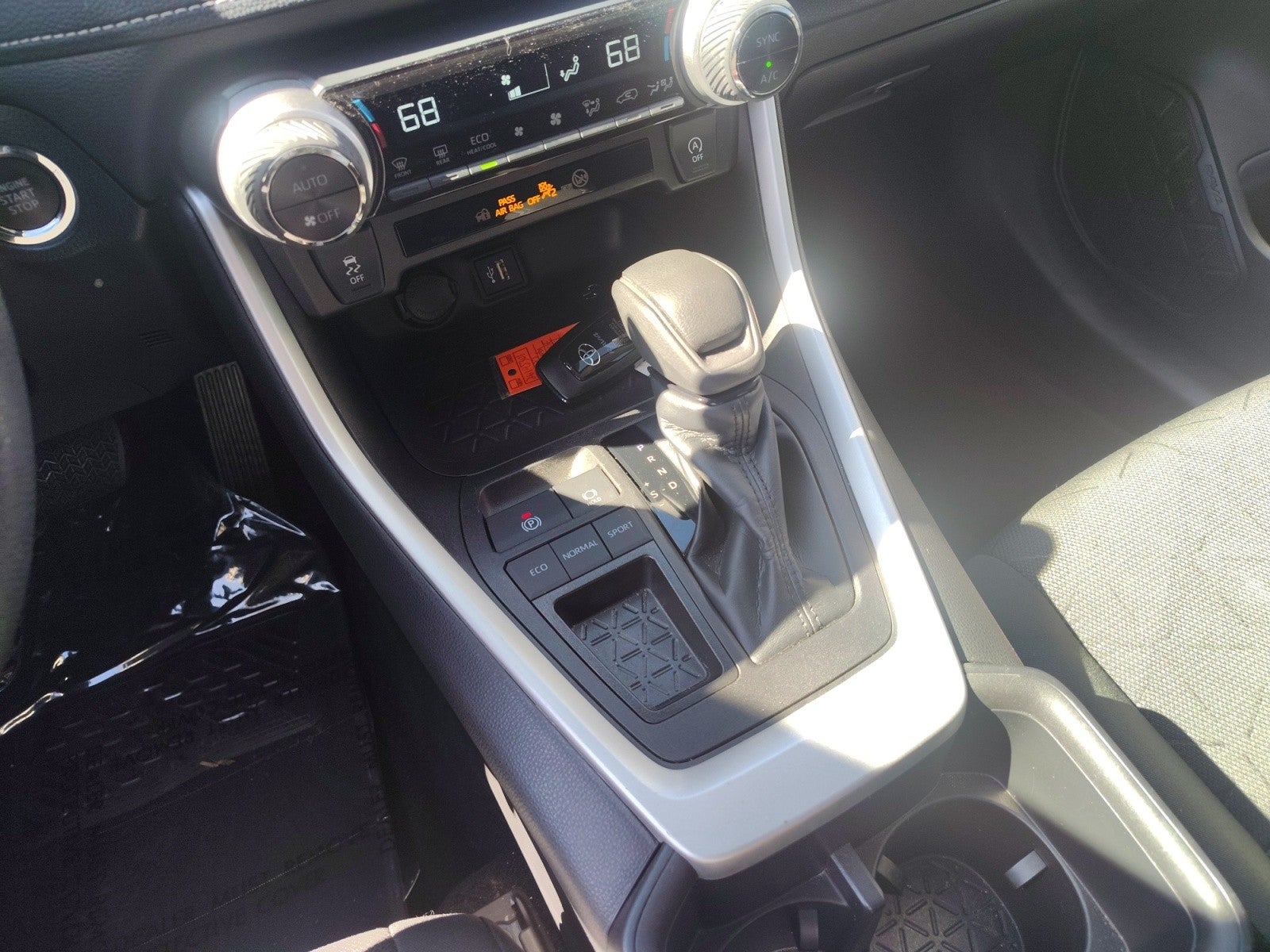 2023 Toyota RAV4 XLE | Moonroof