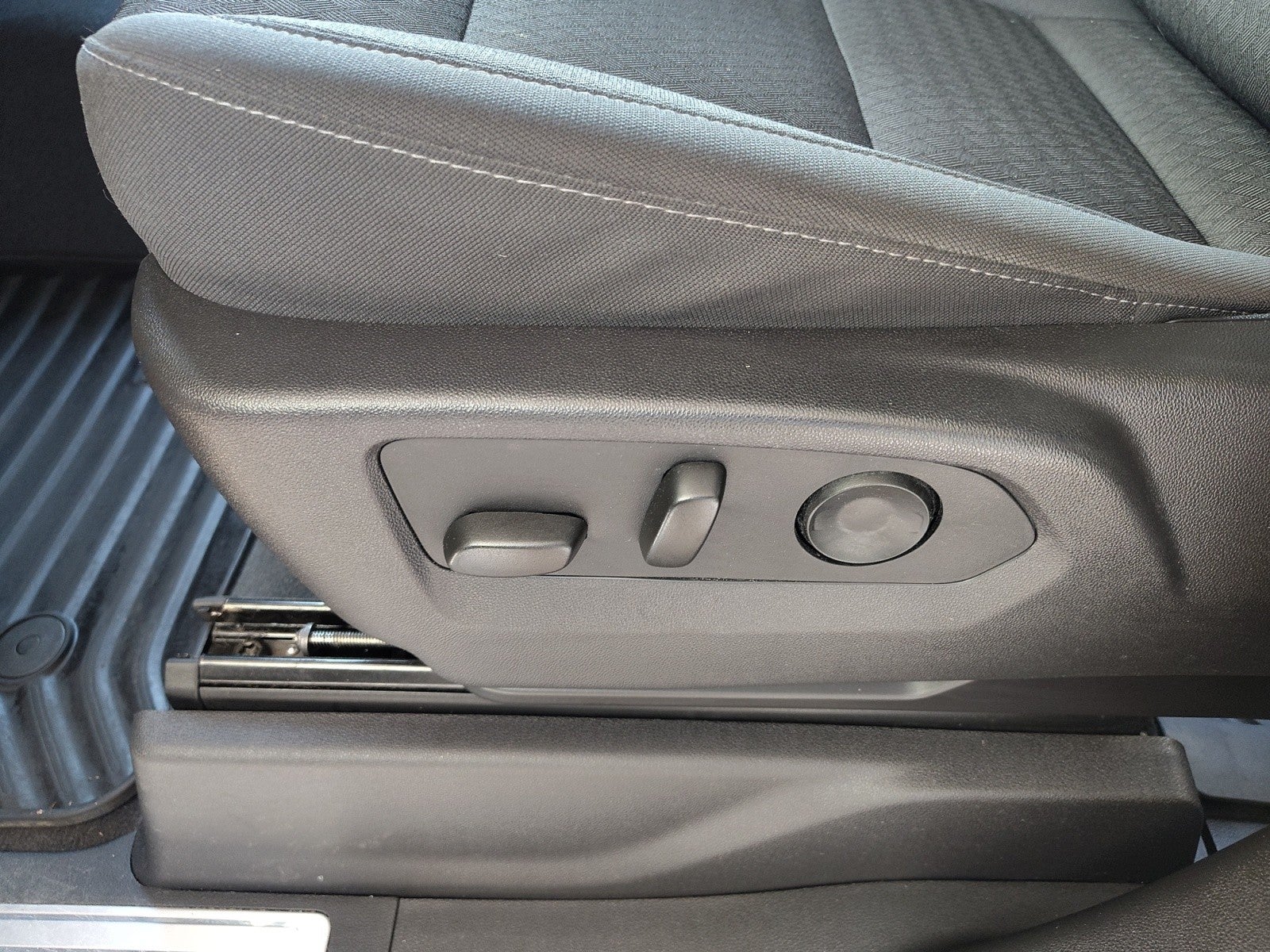 2024 Chevrolet Silverado 1500 LT 4WD Crew Cab LT | 20 Wheels