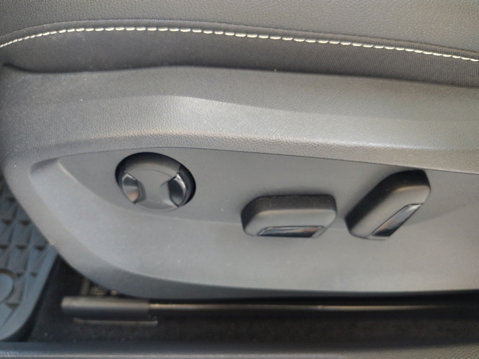 2024 Volkswagen Taos SE 4Motion | Pano Roof