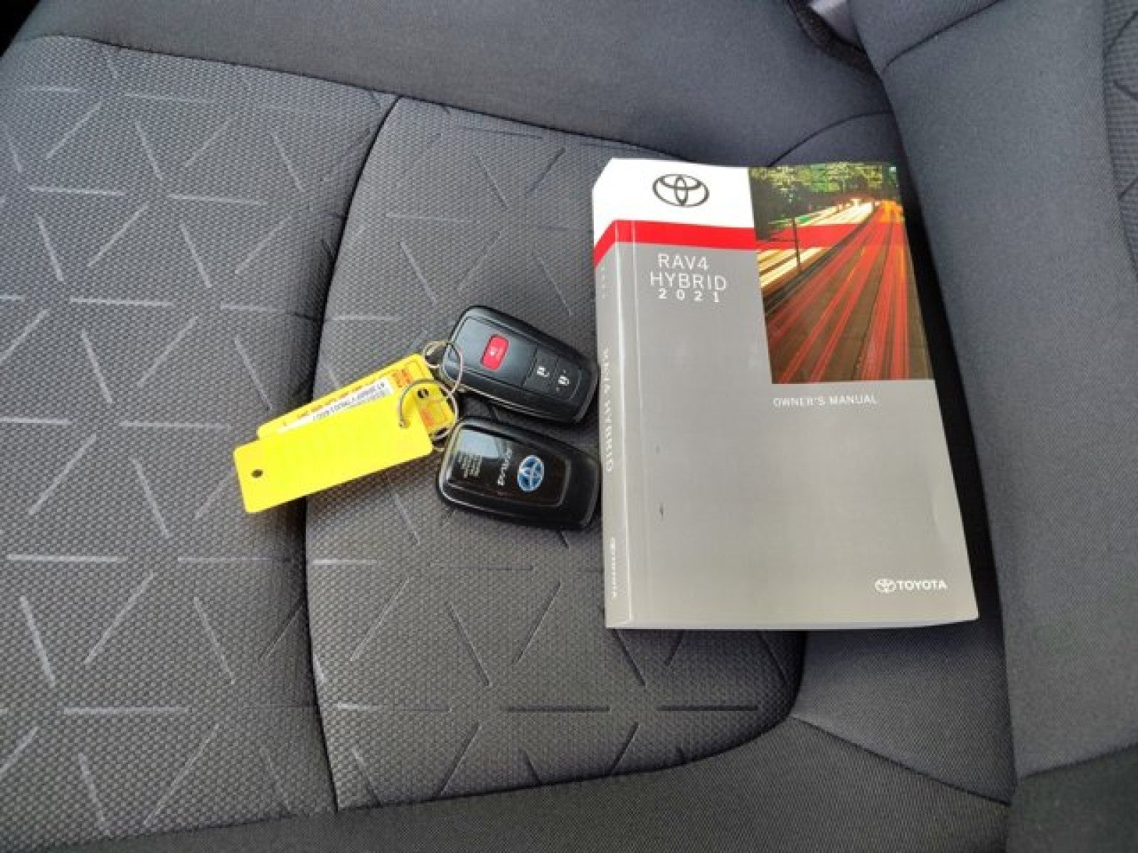 2021 Toyota RAV4 Hybrid XLE Premium AWD