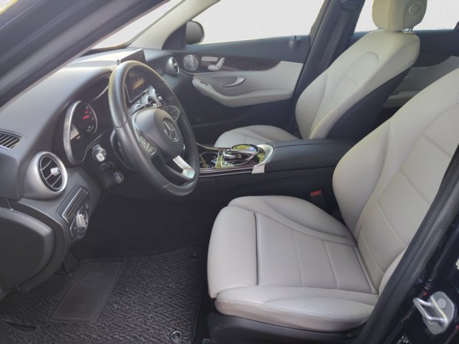 2017 Mercedes-Benz C-Class C 350e | P3 Package, Pano Roof