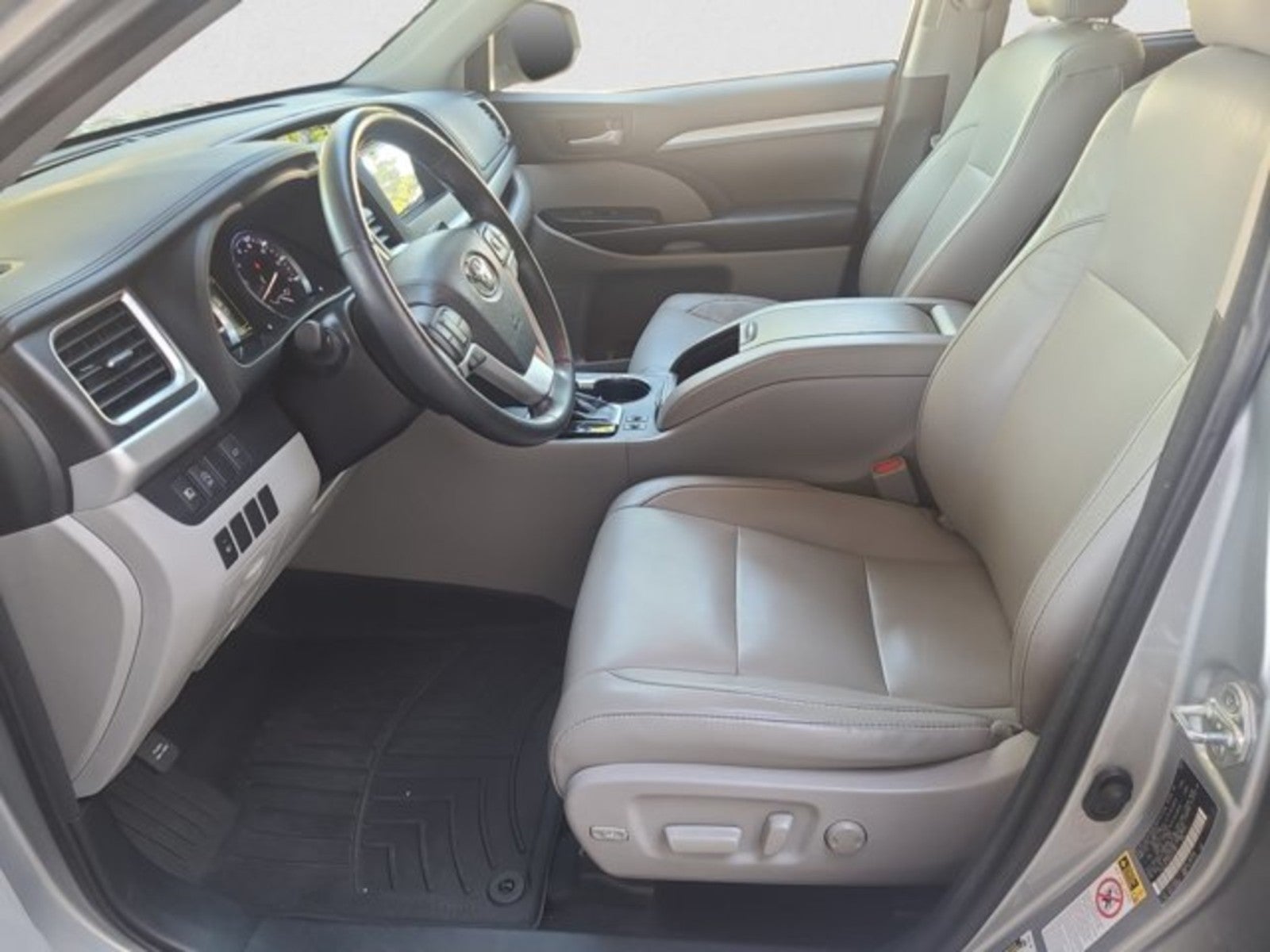 2017 Toyota Highlander SE V6 AWD