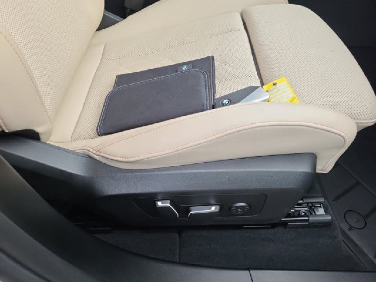 2025 BMW X3 30 xDrive, Drive assist, pearl paint