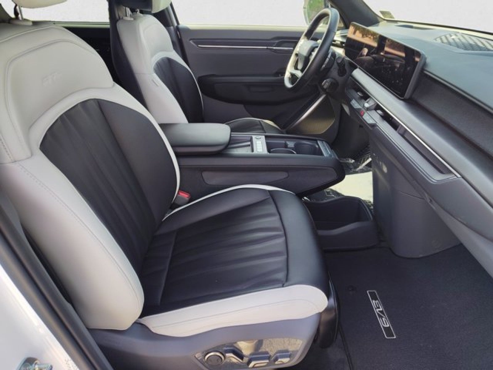 2025 Kia EV9 GT-Line AWD | VIP Seating