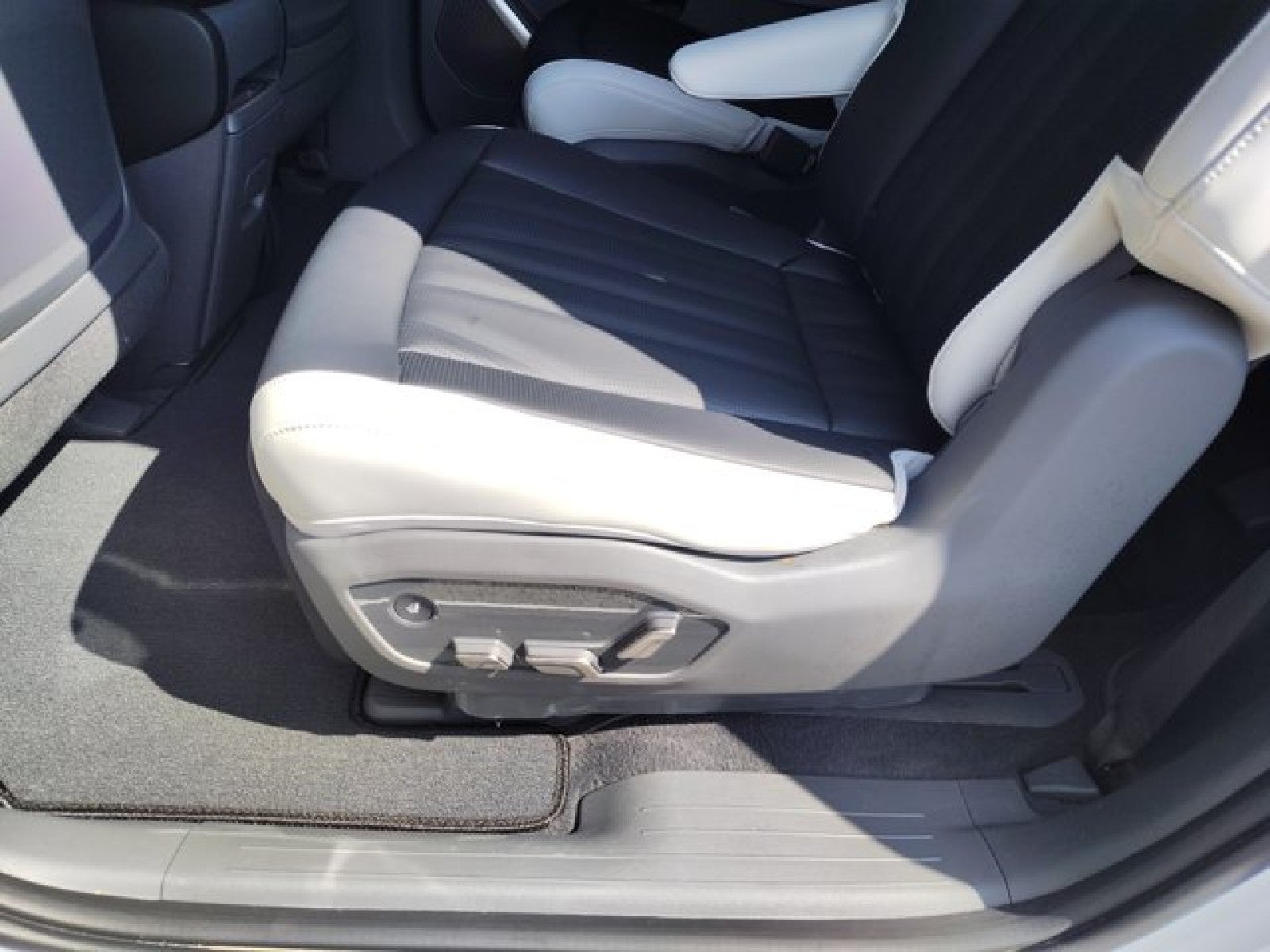 2025 Kia EV9 GT-Line AWD | VIP Seating