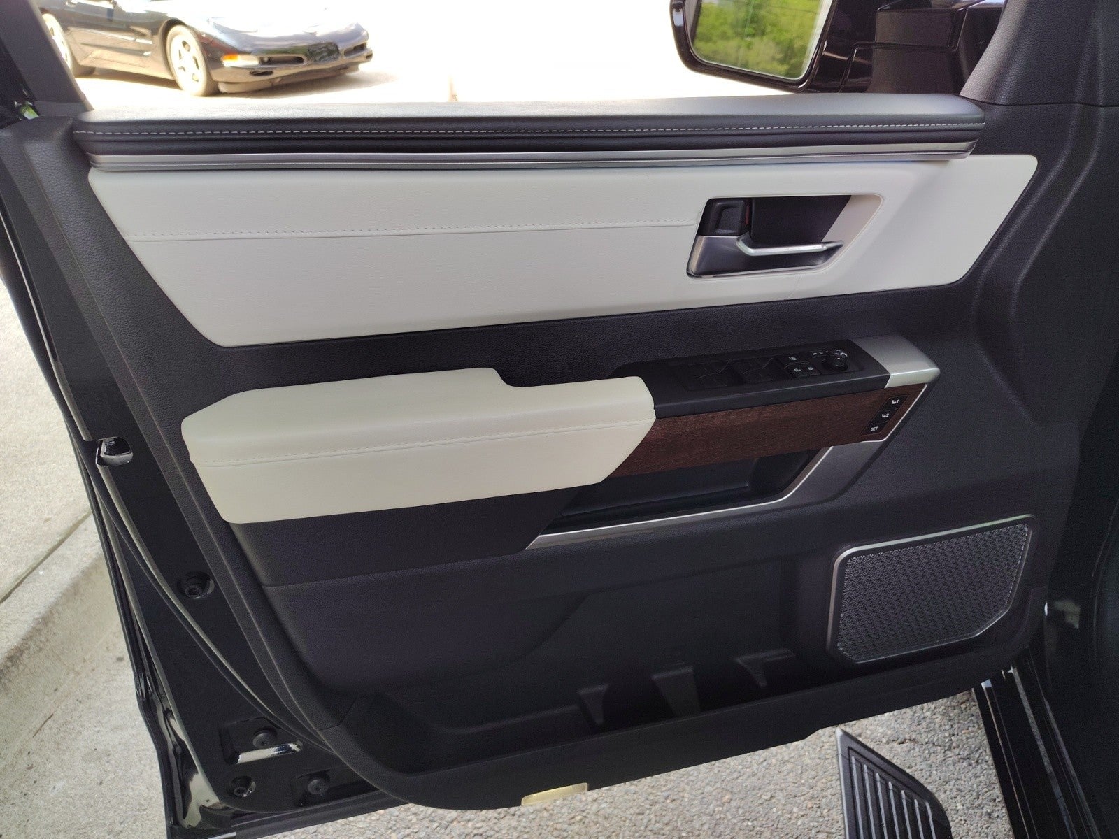 2024 Toyota Sequoia Capstone 4WD