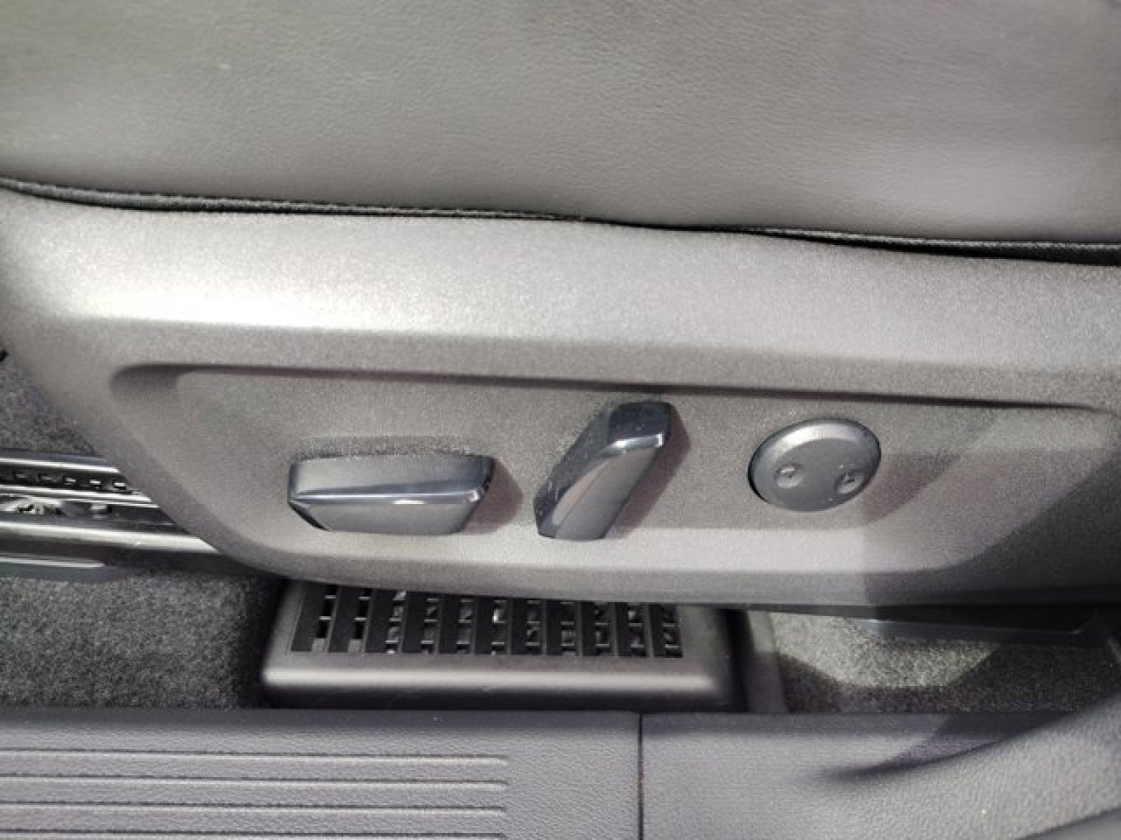 2023 Nissan Rogue SV | Premium Package