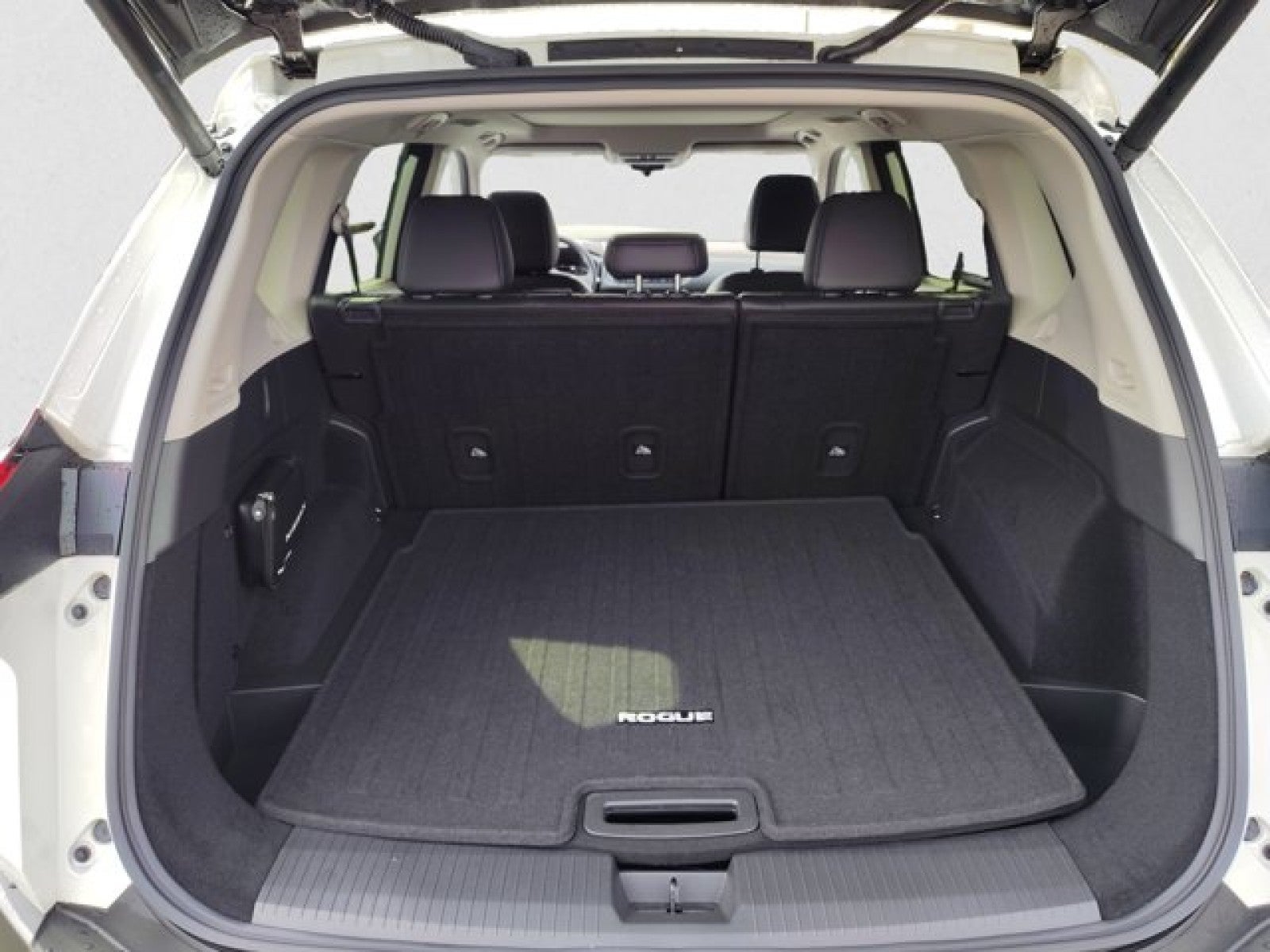 2023 Nissan Rogue SV | Premium Package