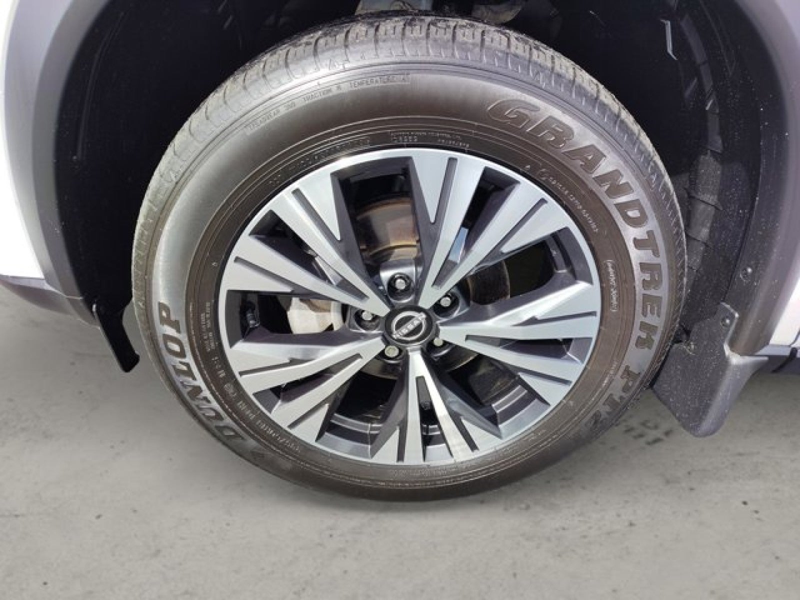 2023 Nissan Rogue SV | Premium Package