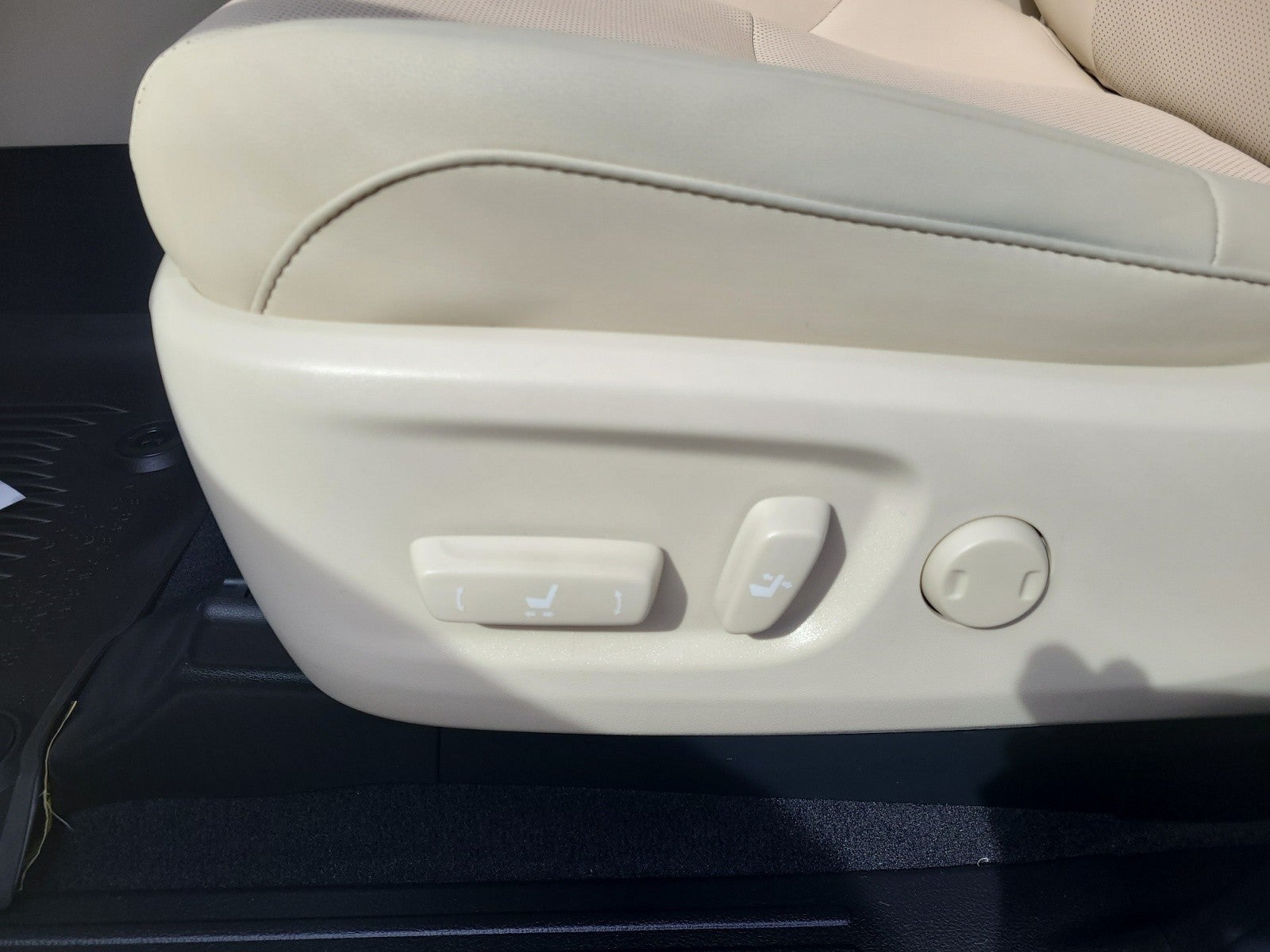 2023 Lexus GX GX 460 Premium 4WD | Captains Chairs