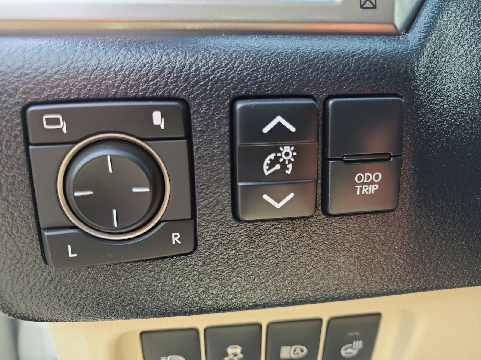 2023 Lexus GX GX 460 Premium 4WD | Captains Chairs