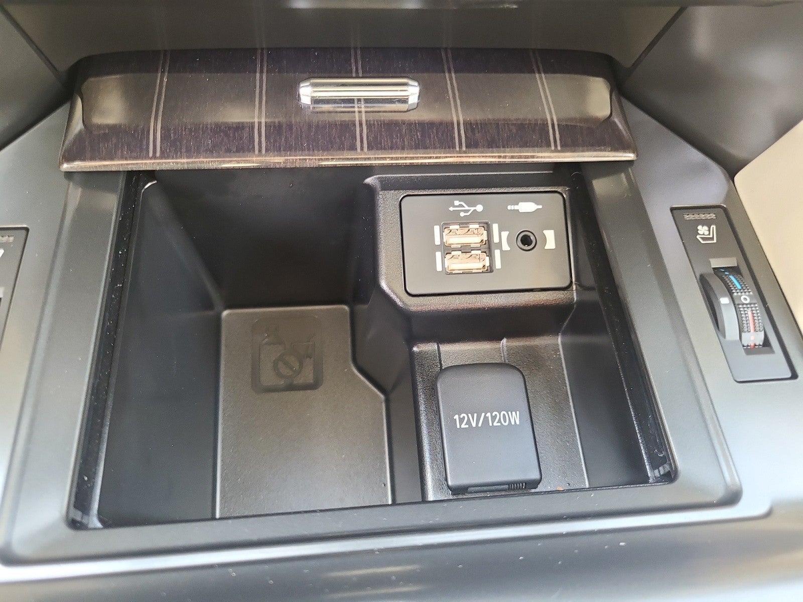 2023 Lexus GX GX 460 Premium 4WD | Captains Chairs