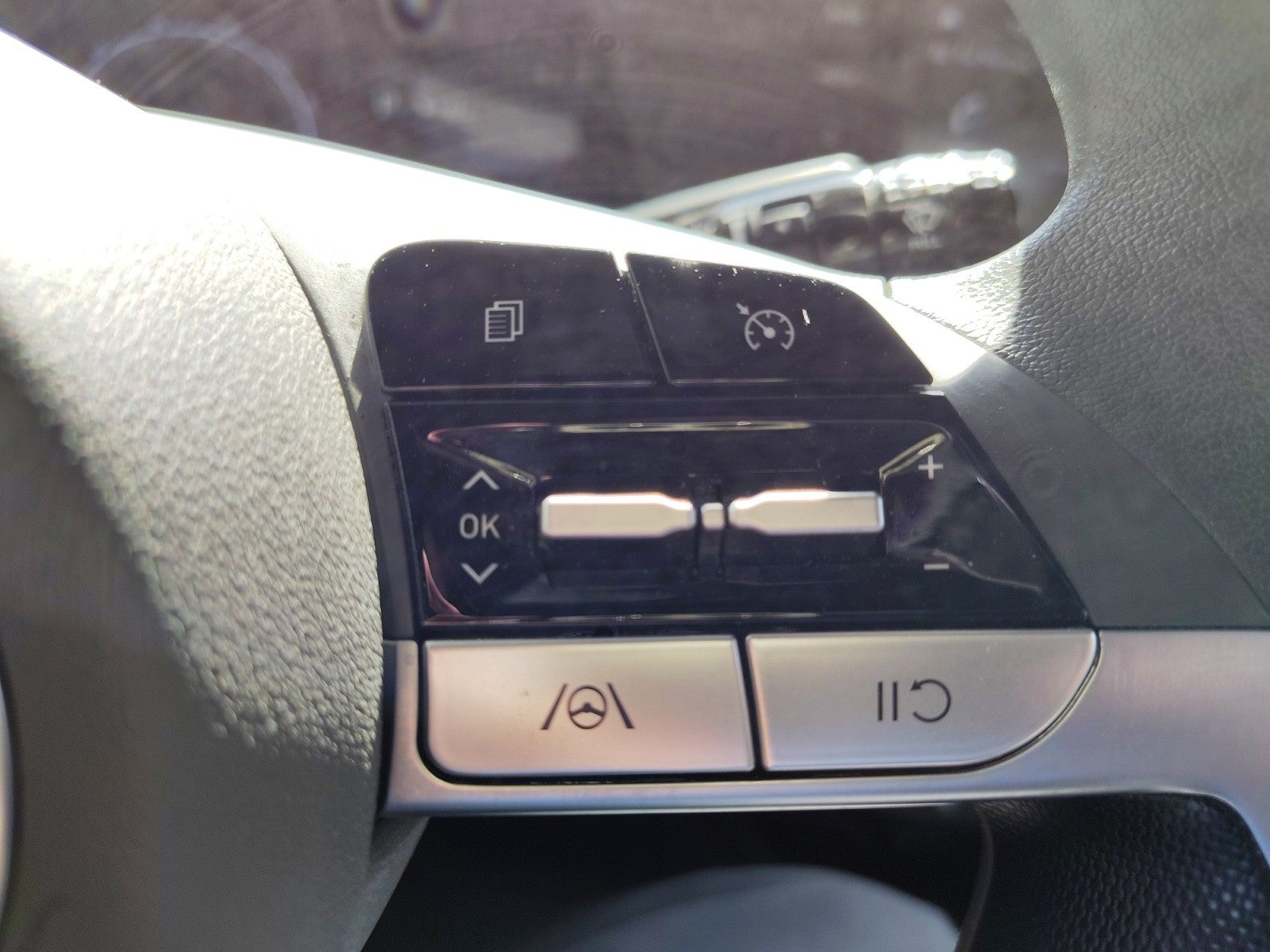 2022 Hyundai Elantra Hybrid Blue