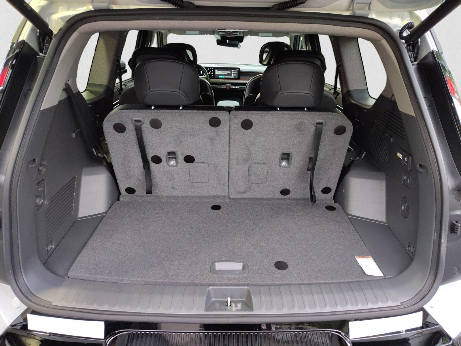 2024 Kia EV9 Land AWD | VIP Seating, Towing Package