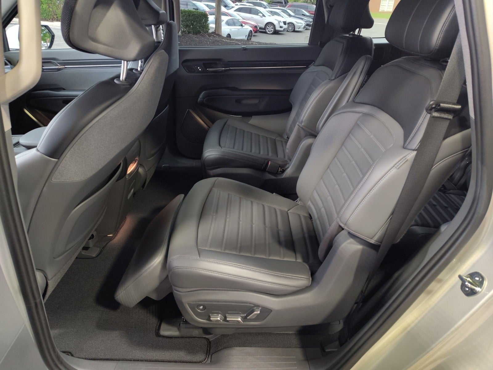 2024 Kia EV9 Land AWD | VIP Seating, Towing Package