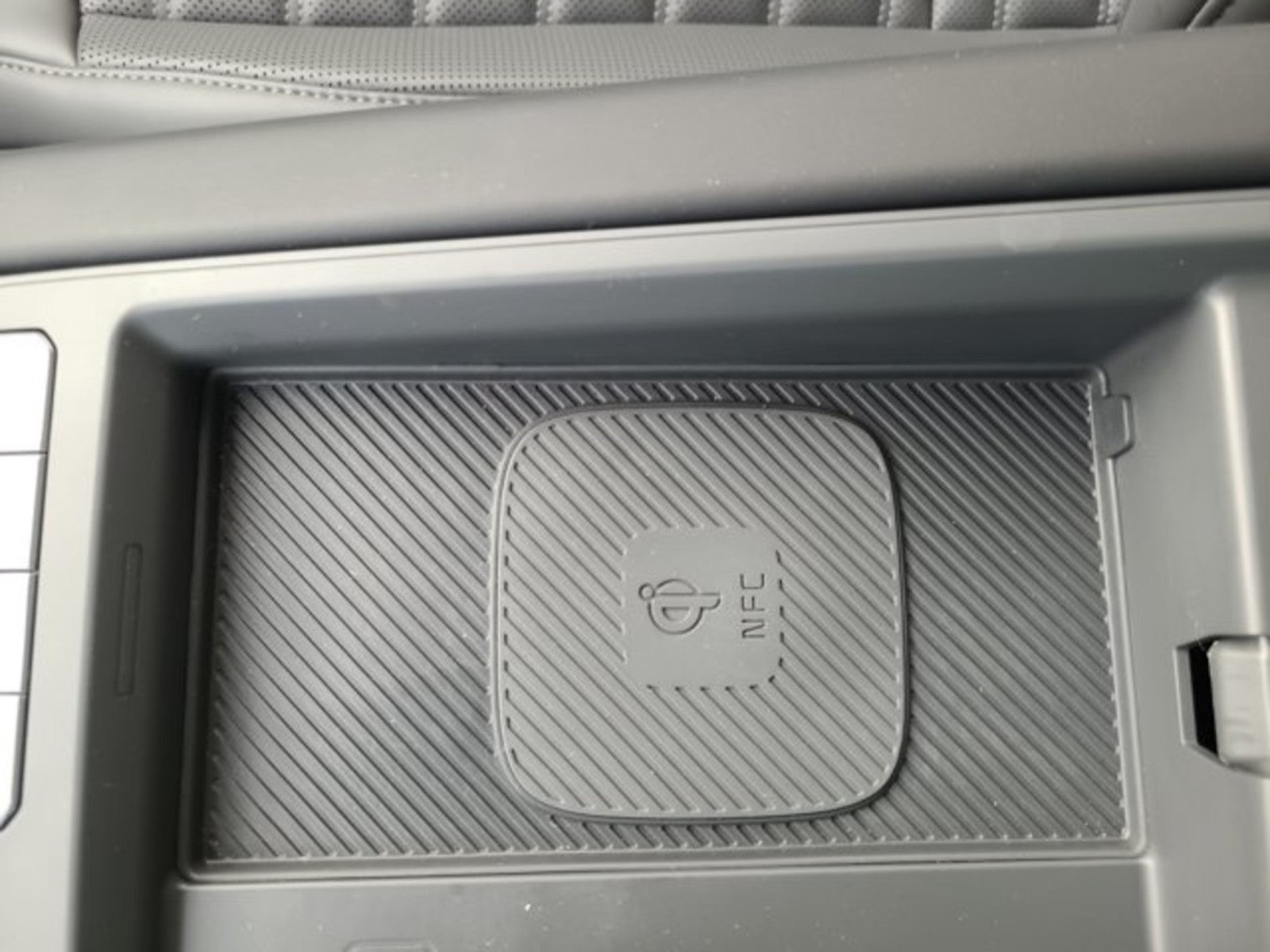2024 Kia EV9 Land AWD | VIP Relaxation Package