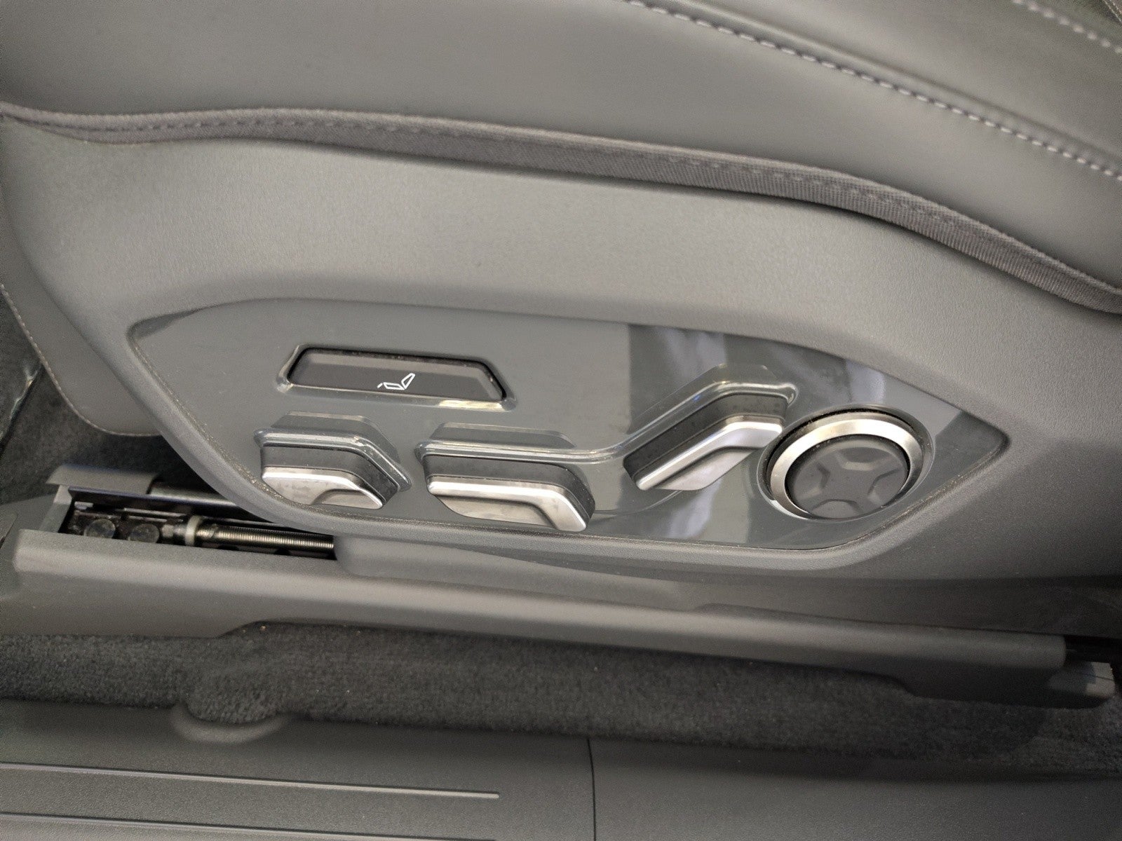 2024 Kia EV9 Land | VIP Package, Towing Package