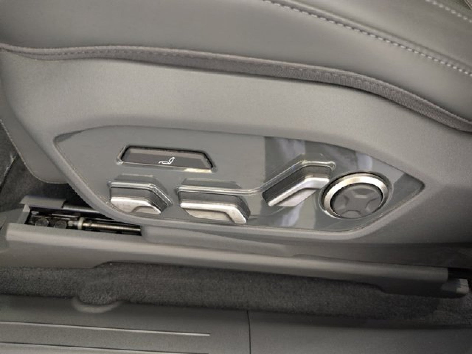 2024 Kia EV9 Land | VIP Package, Towing Package