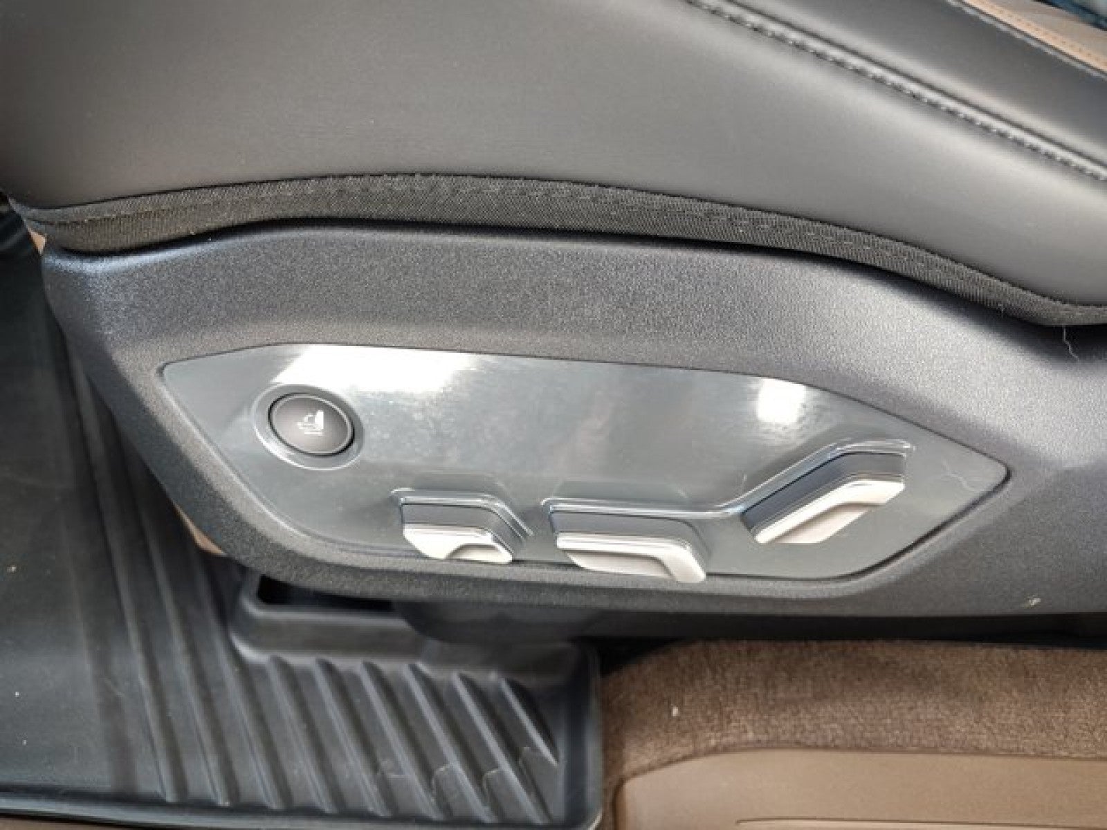 2024 Kia EV9 GT-Line AWD | VIP Seating