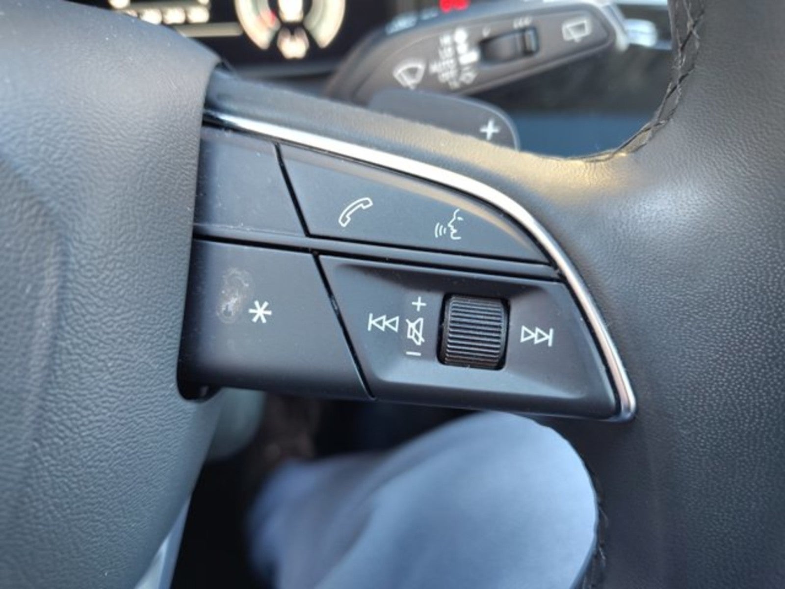 2023 Audi Q7 Premium quattro | Convenience Pacakge, Pearl white