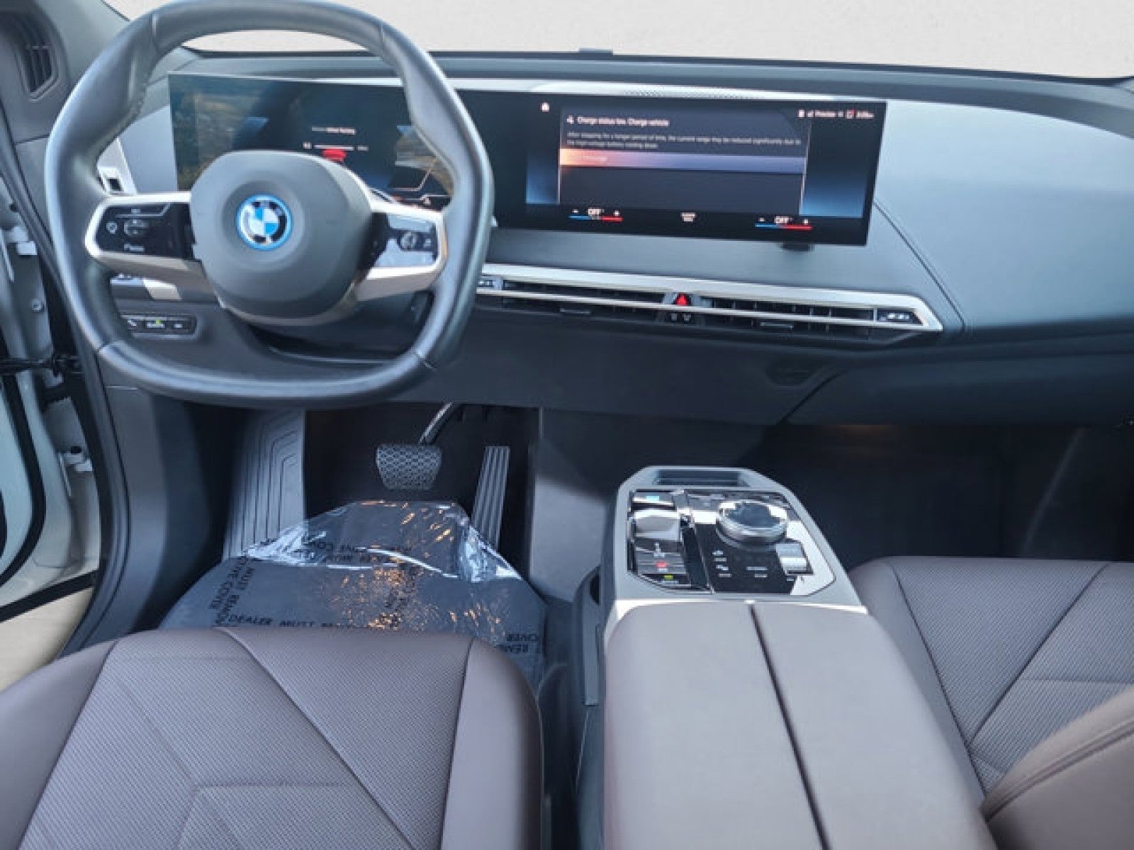 2023 BMW iX xDrive50, Drive assist pro