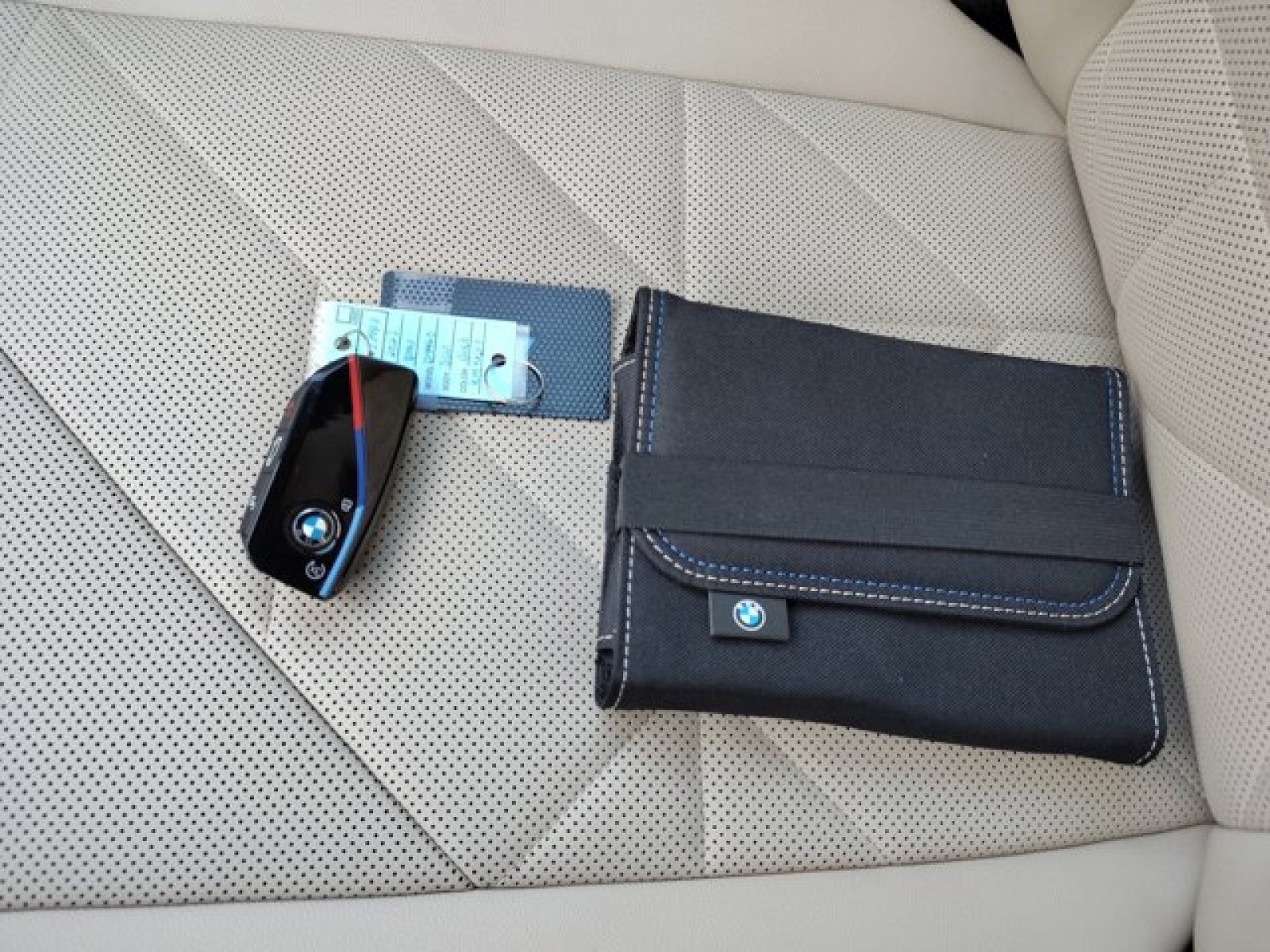 2023 BMW iX M60, Executive Package