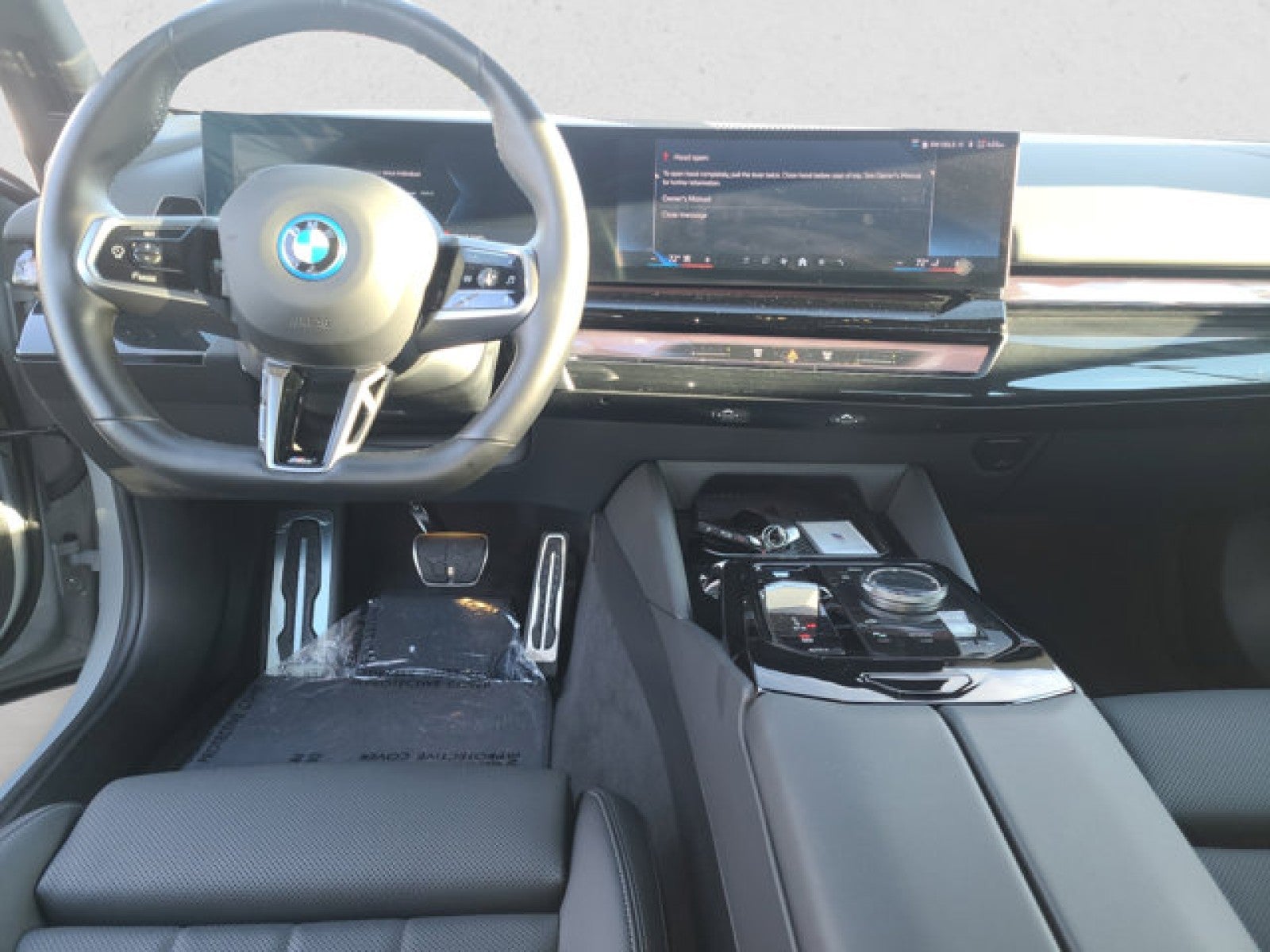 2024 BMW i5 eDrive40, M Sport, Drive assist pro, sky lounge roof