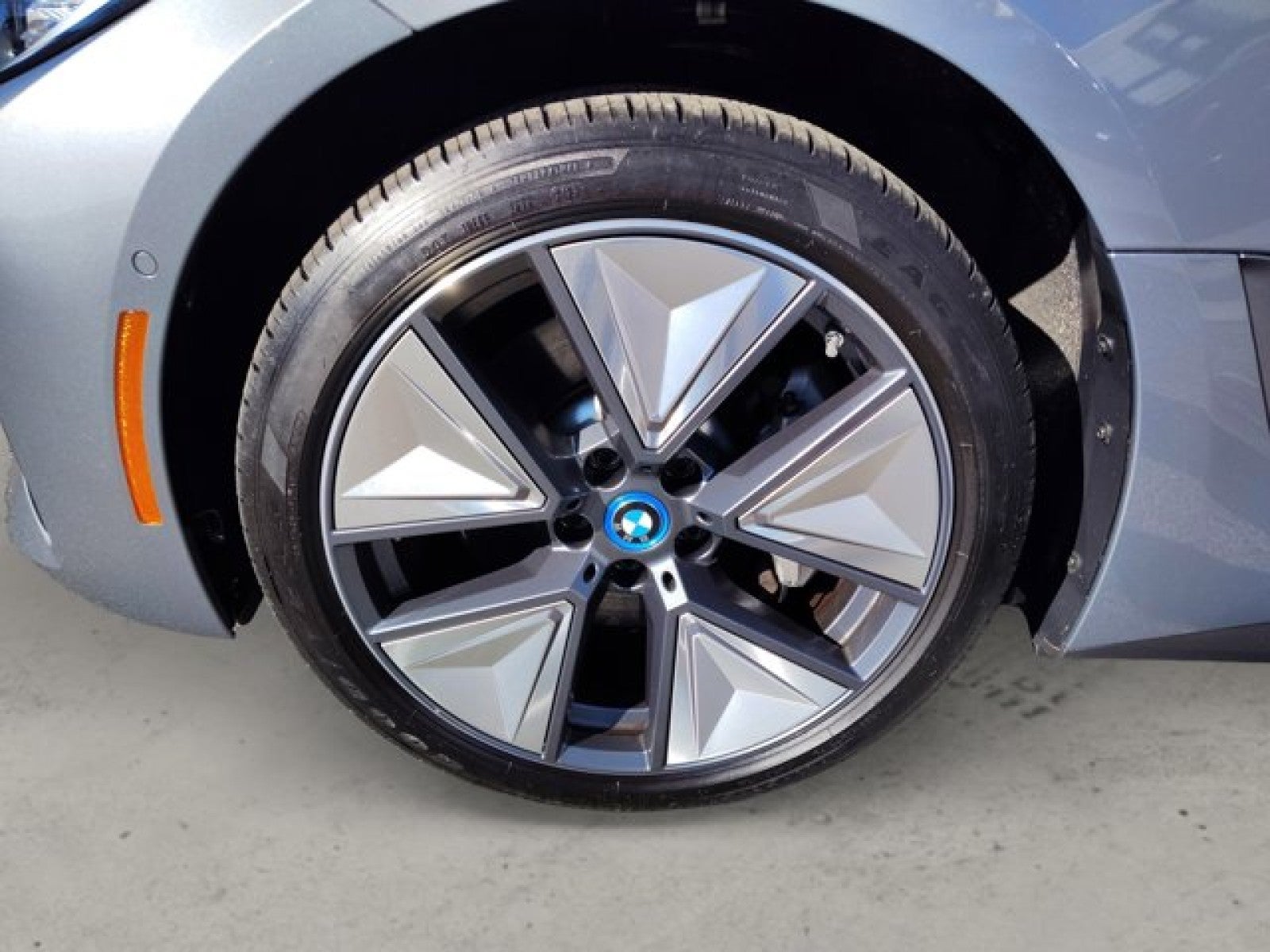 2023 BMW i4 eDrive35 | drive assist pro, park assist, 19 Wheels