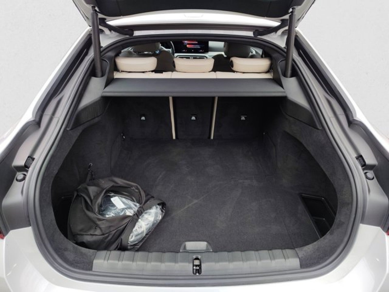 2023 BMW i4 eDrive40 | M Sport, Premium, Mineral White