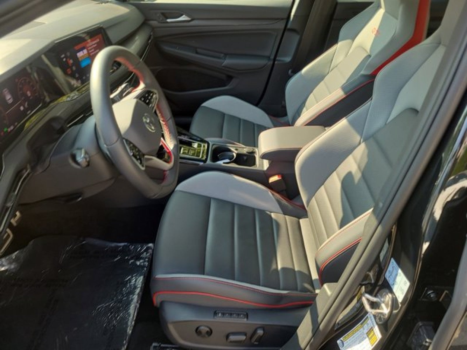 2024 Volkswagen Golf GTI SE | Leather Package