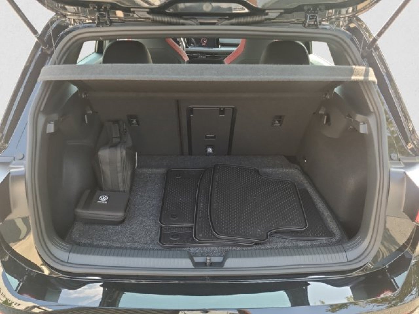 2024 Volkswagen Golf GTI SE | Leather Package