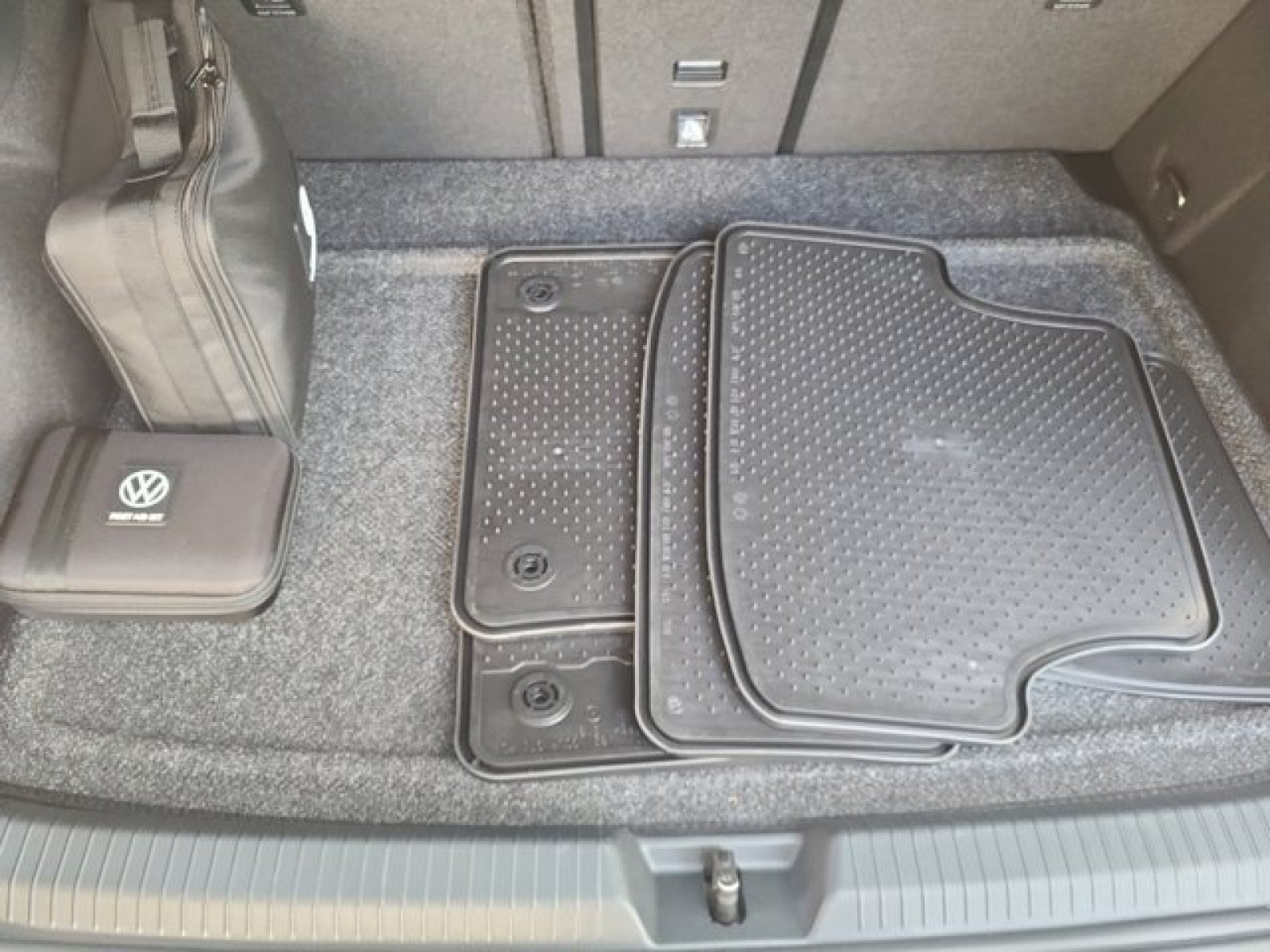 2024 Volkswagen Golf GTI SE | Leather Package