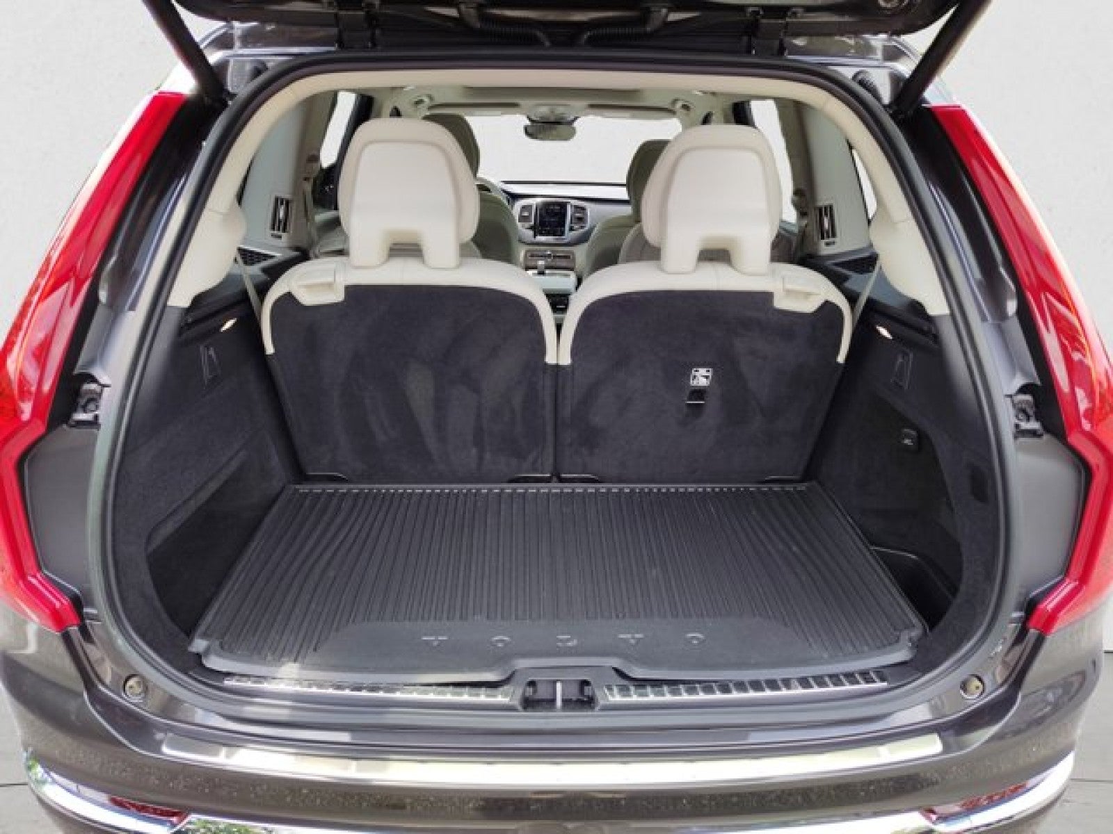 2023 Volvo XC90 B6 Plus AWD | Bucket seats, 21 wheels