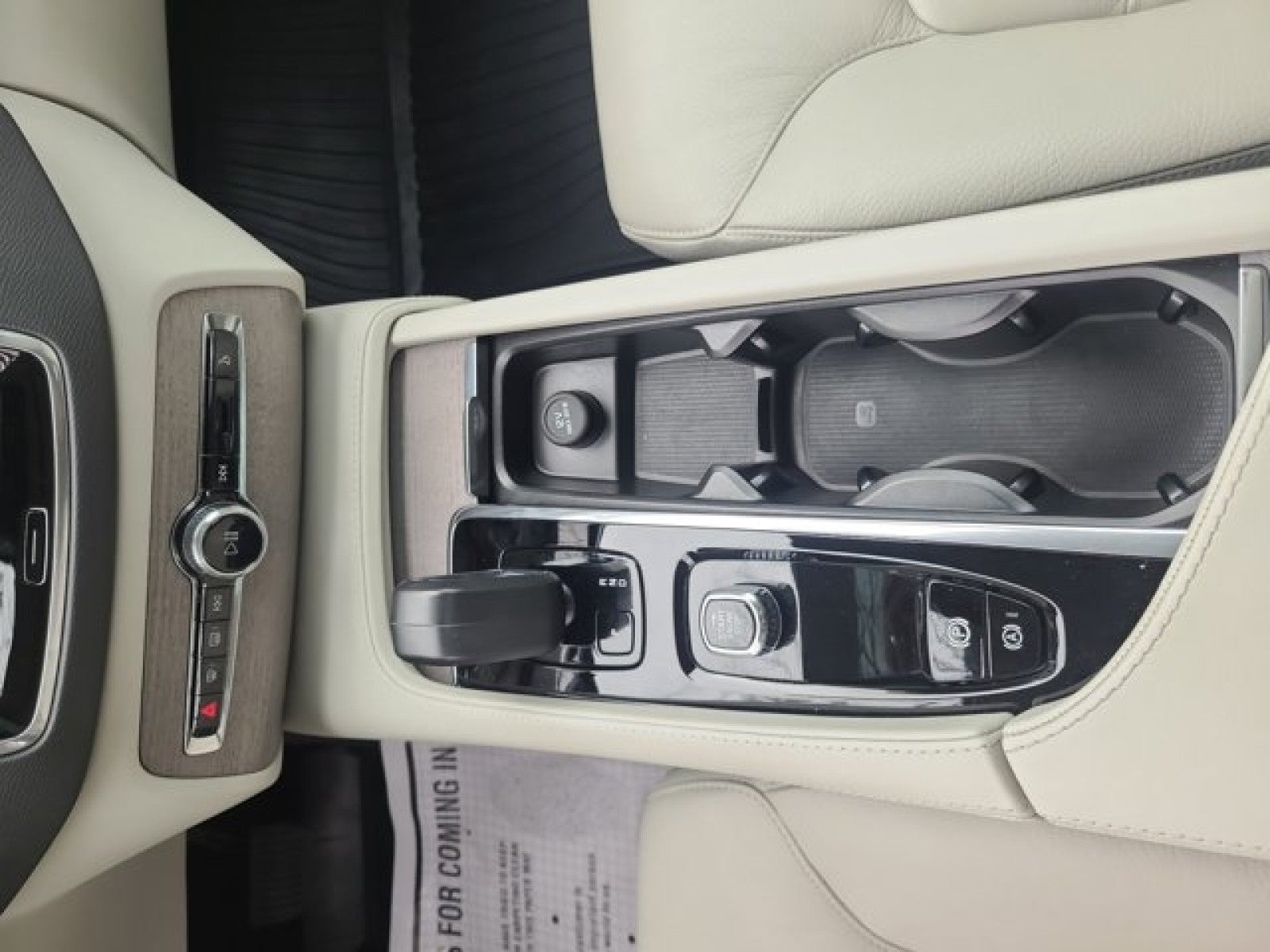 2023 Volvo XC90 B6 AWD Plus