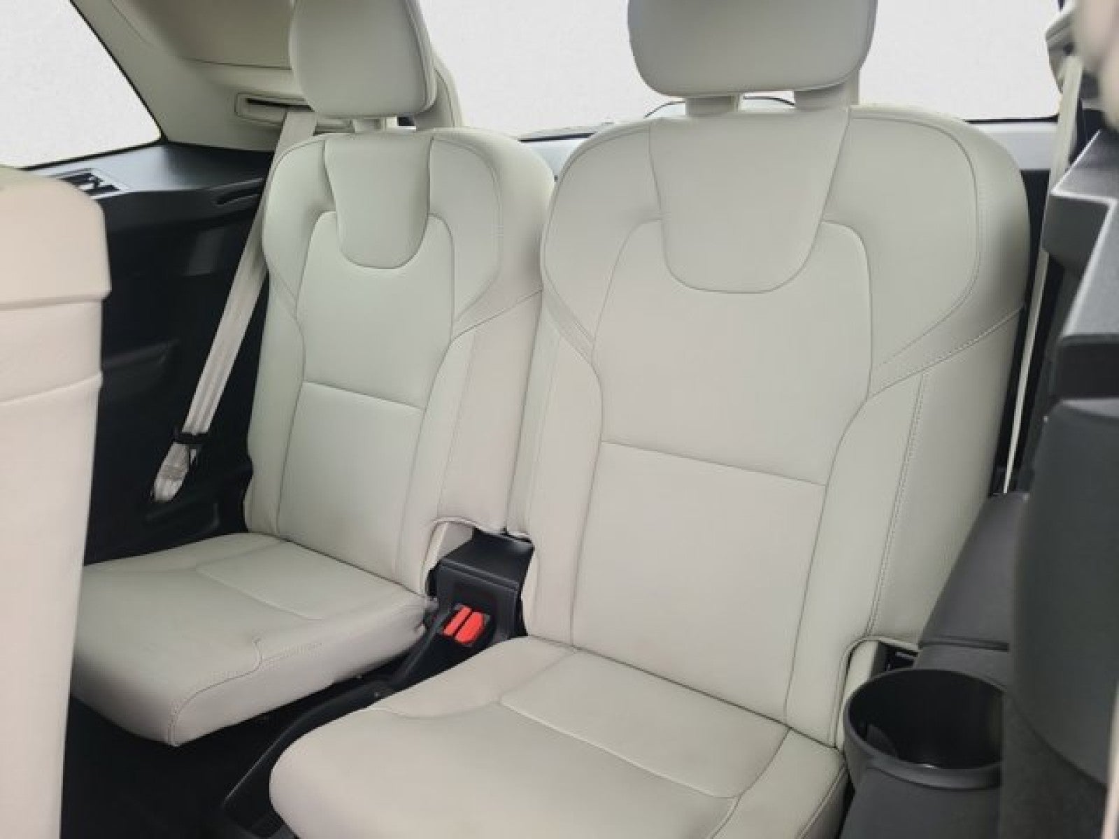 2023 Volvo XC90 B6 AWD Plus