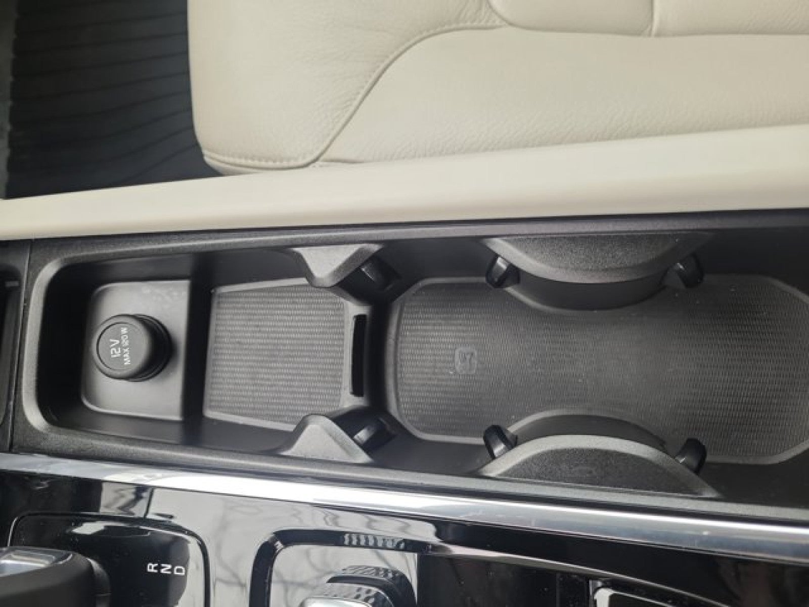 2023 Volvo XC90 B6 AWD Plus