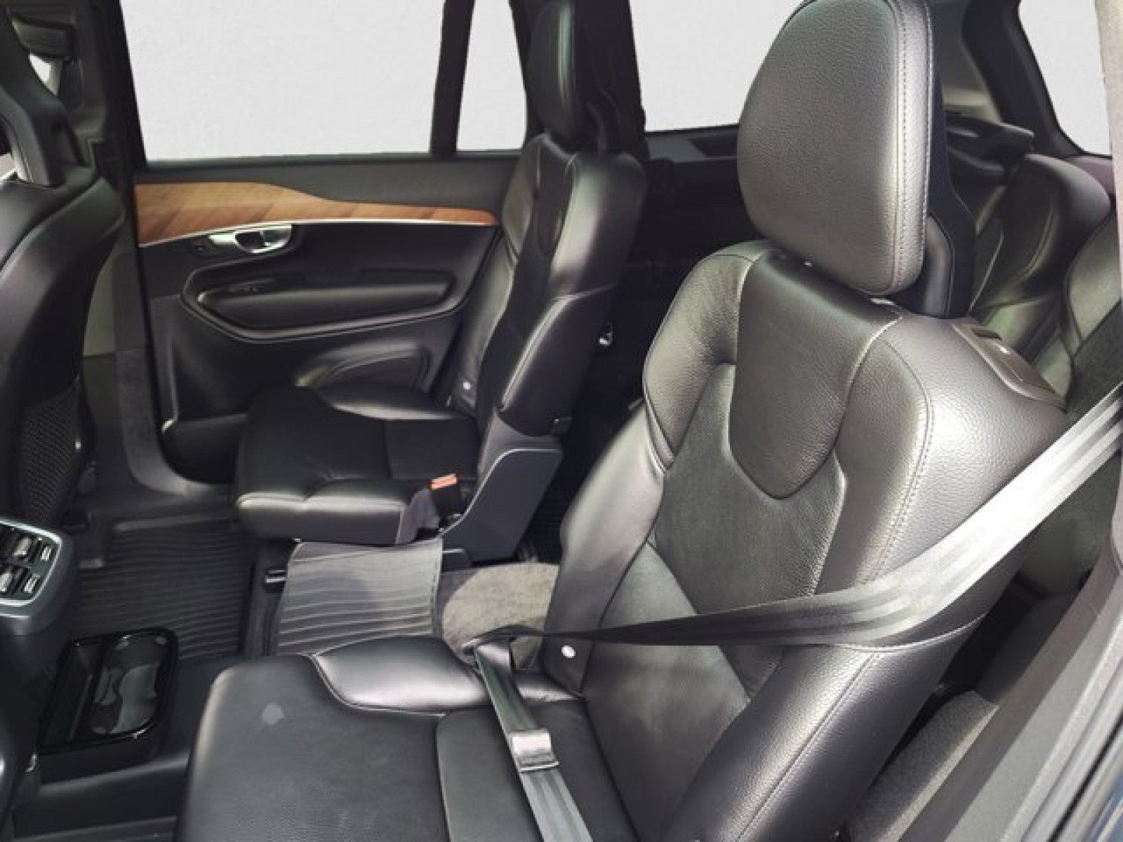 2021 Volvo XC90 T6 Momentum AWD | Bucket seats, Advanced