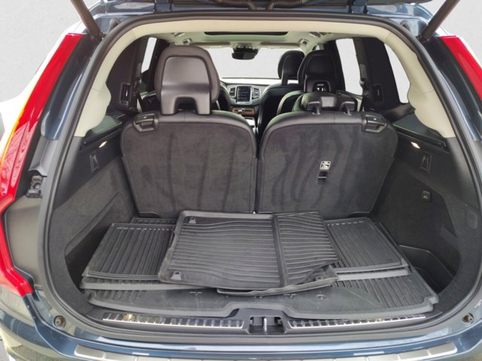 2021 Volvo XC90 T6 Momentum AWD | Bucket seats, Advanced