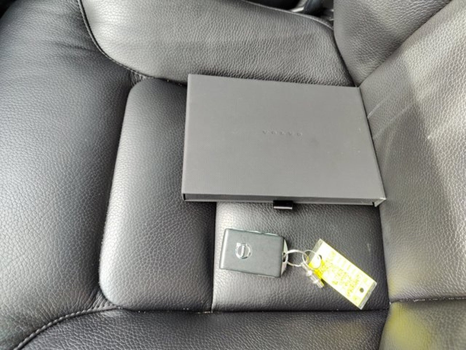 2021 Volvo XC90 T6 Momentum AWD | Bucket seats, Advanced