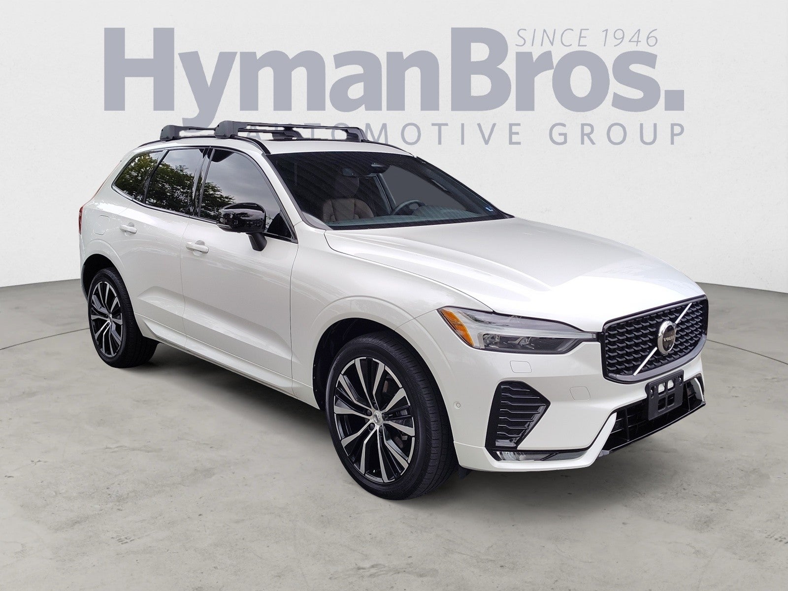 2023 Volvo XC60 Plus Dark Theme