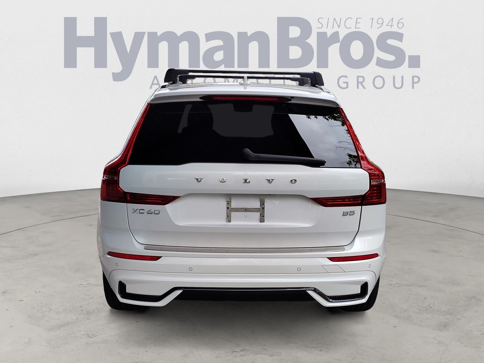 2023 Volvo XC60 Plus Dark Theme